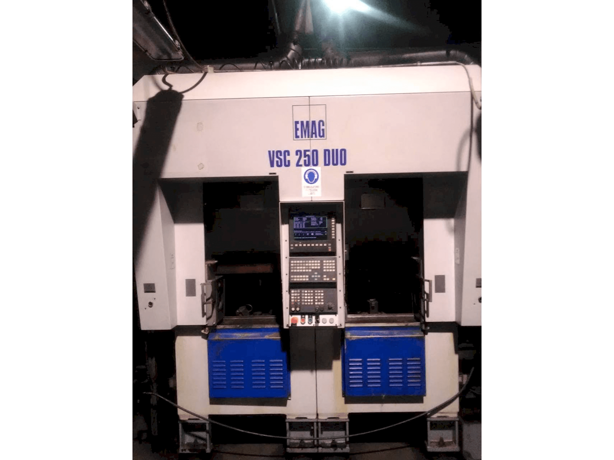 Vista Frontal da EMAG VSC 250 Duo máquina