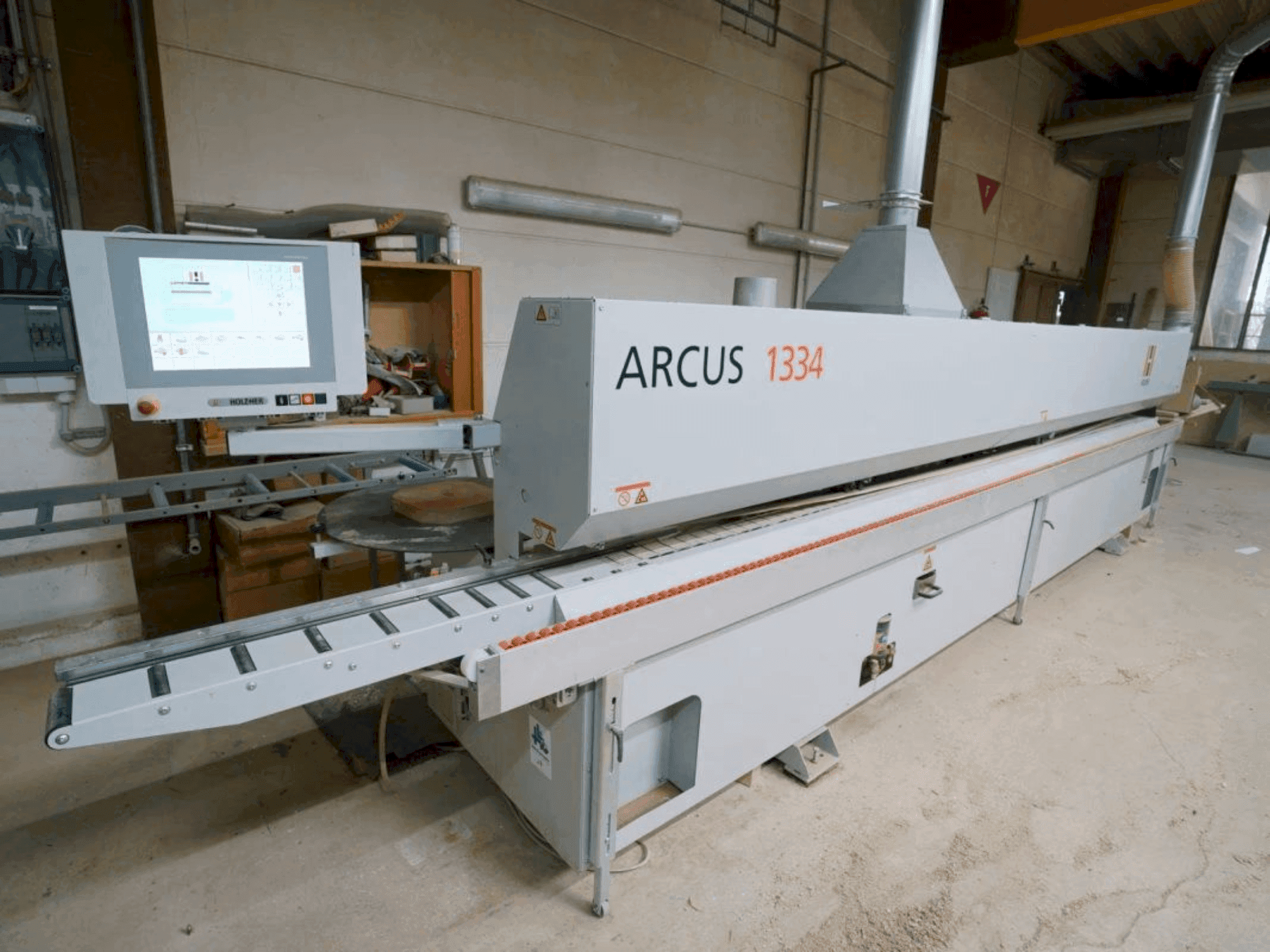 Vista Frontal da HOLZHER ARCUS 1334 FV2 máquina