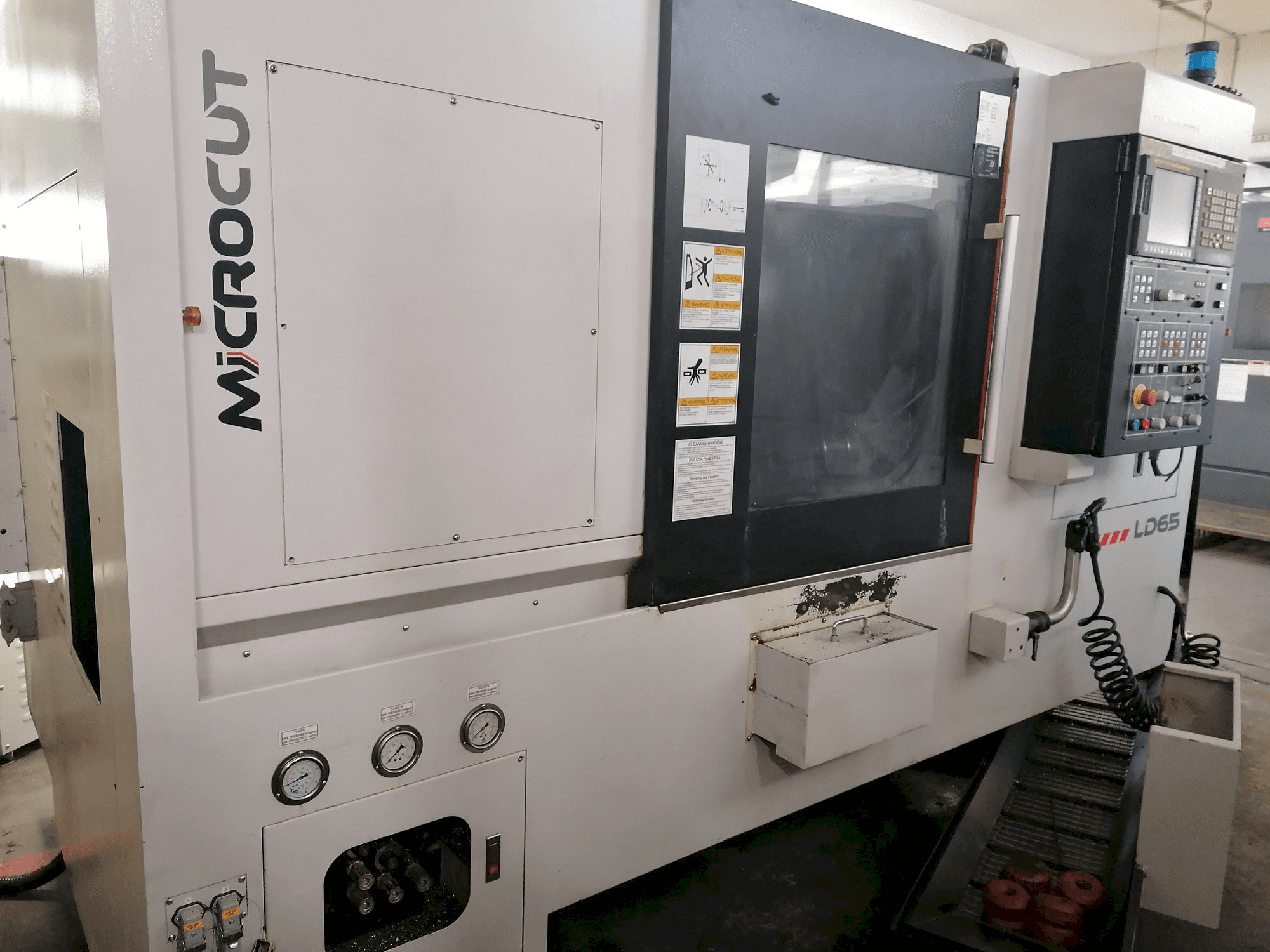 Vista Frontal da MICROCUT LD-65 máquina