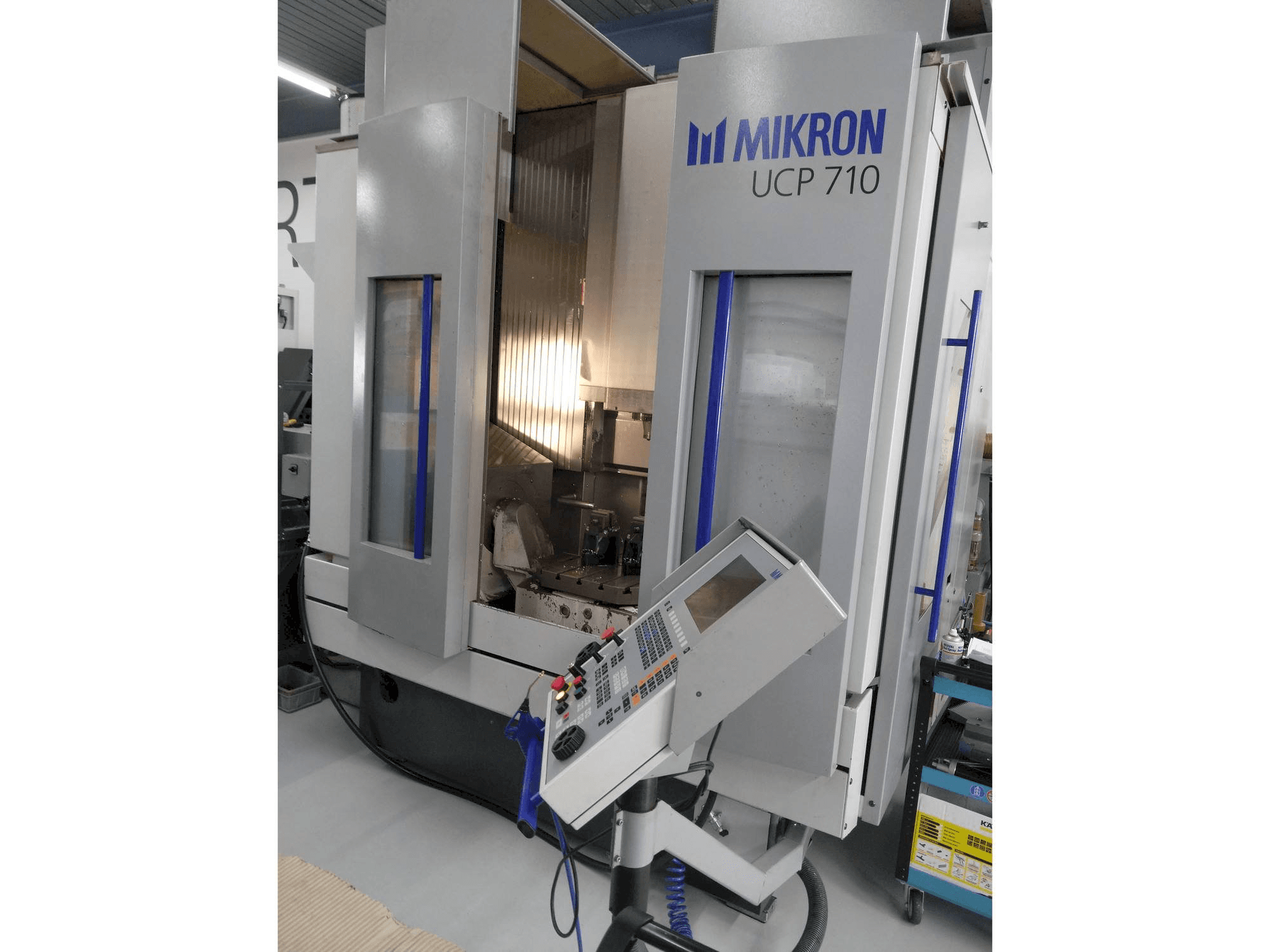 Vista Frontal da MIKRON UCP 710 máquina