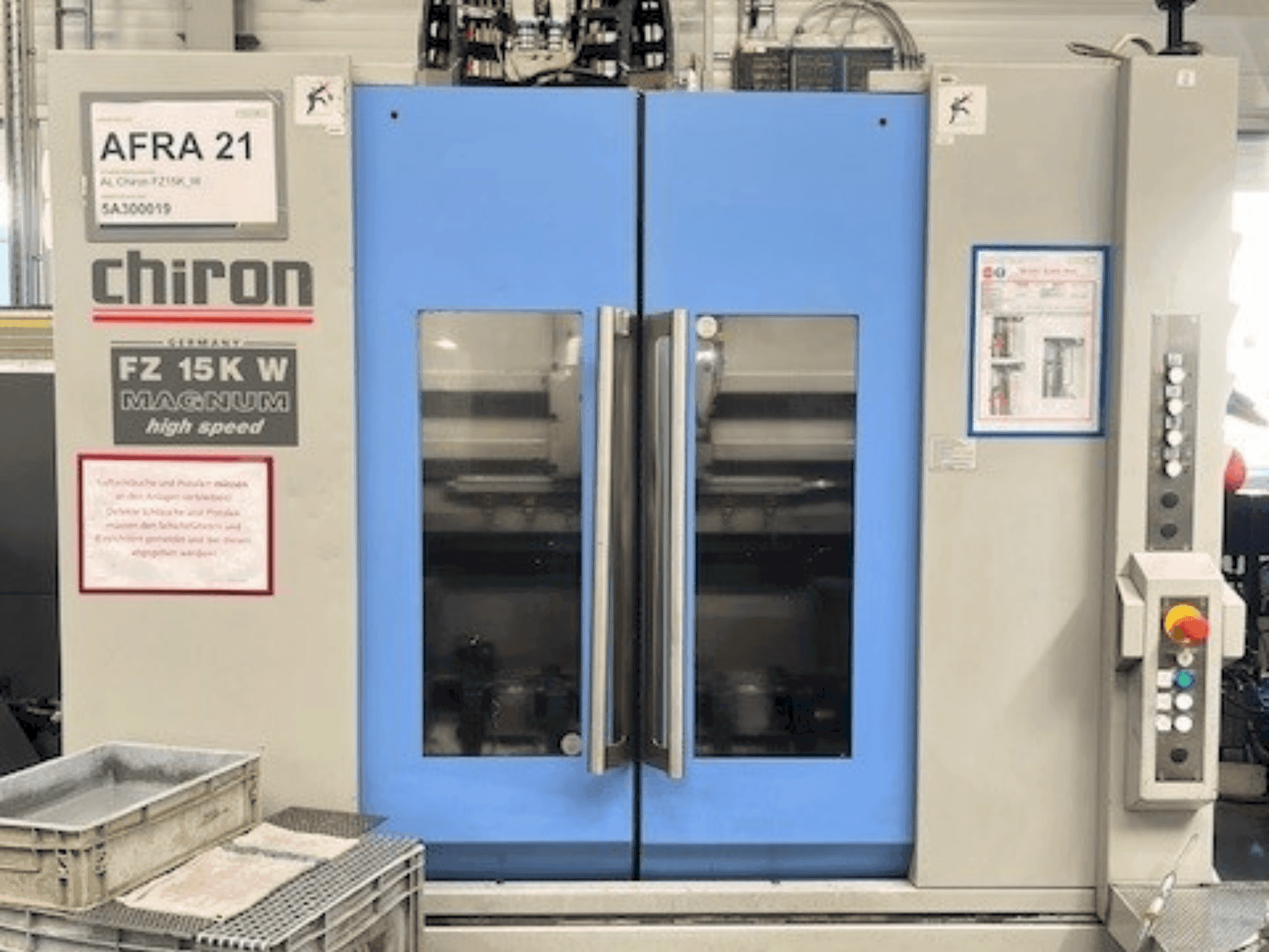 Vista Frontal da CHIRON FZ 15 KWM HS máquina