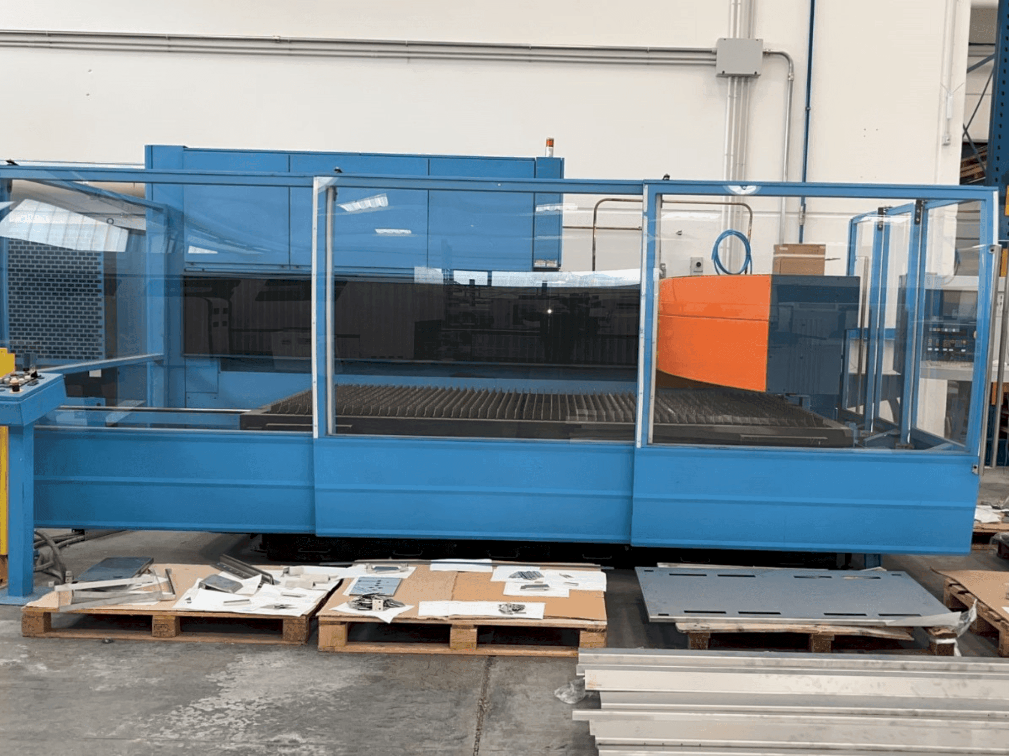 Vista Frontal da Prima Industrie Platino 1530 PL 9000 máquina