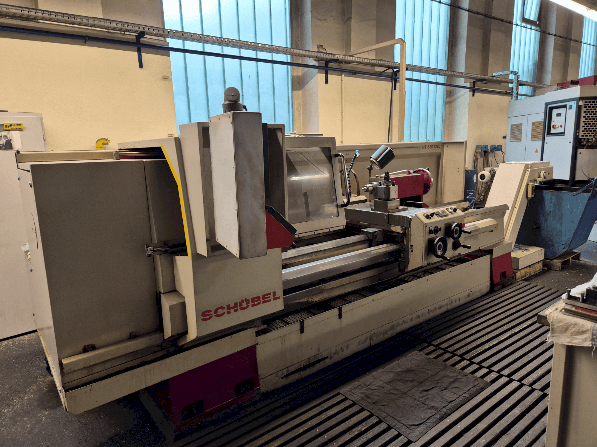 Vista Frontal da SCHÜBEL MT 630 CNC máquina