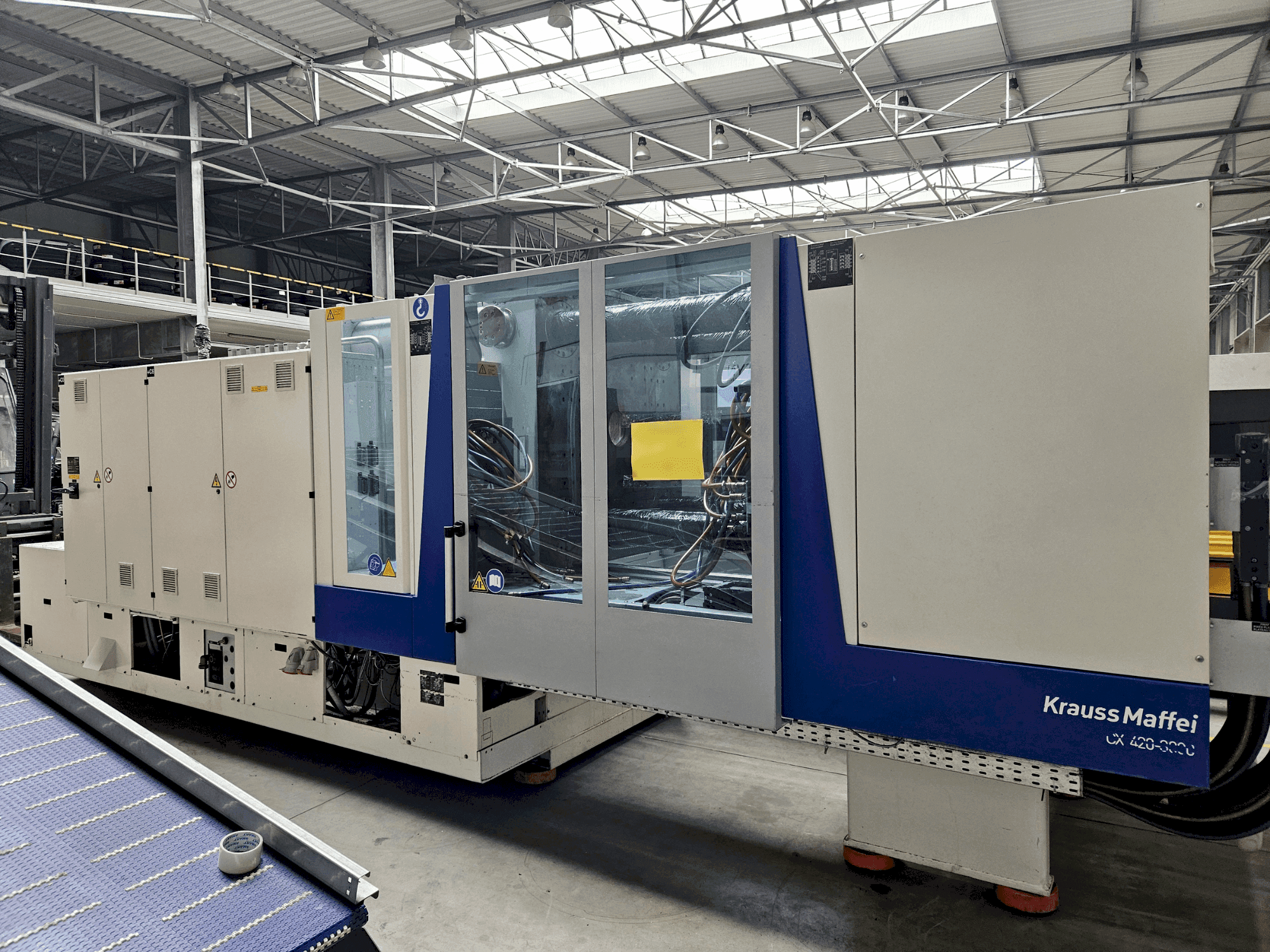 Vista Frontal da Krauss Maffei 420-3000 CX máquina