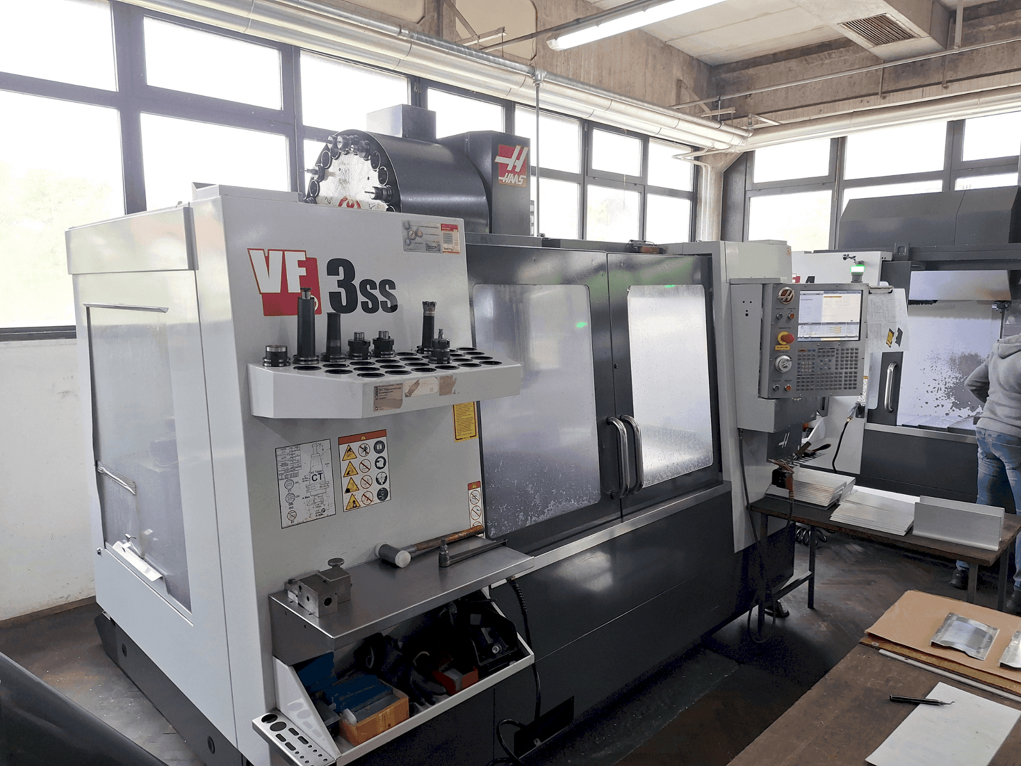 Vista Frontal da HAAS VF3 SS máquina