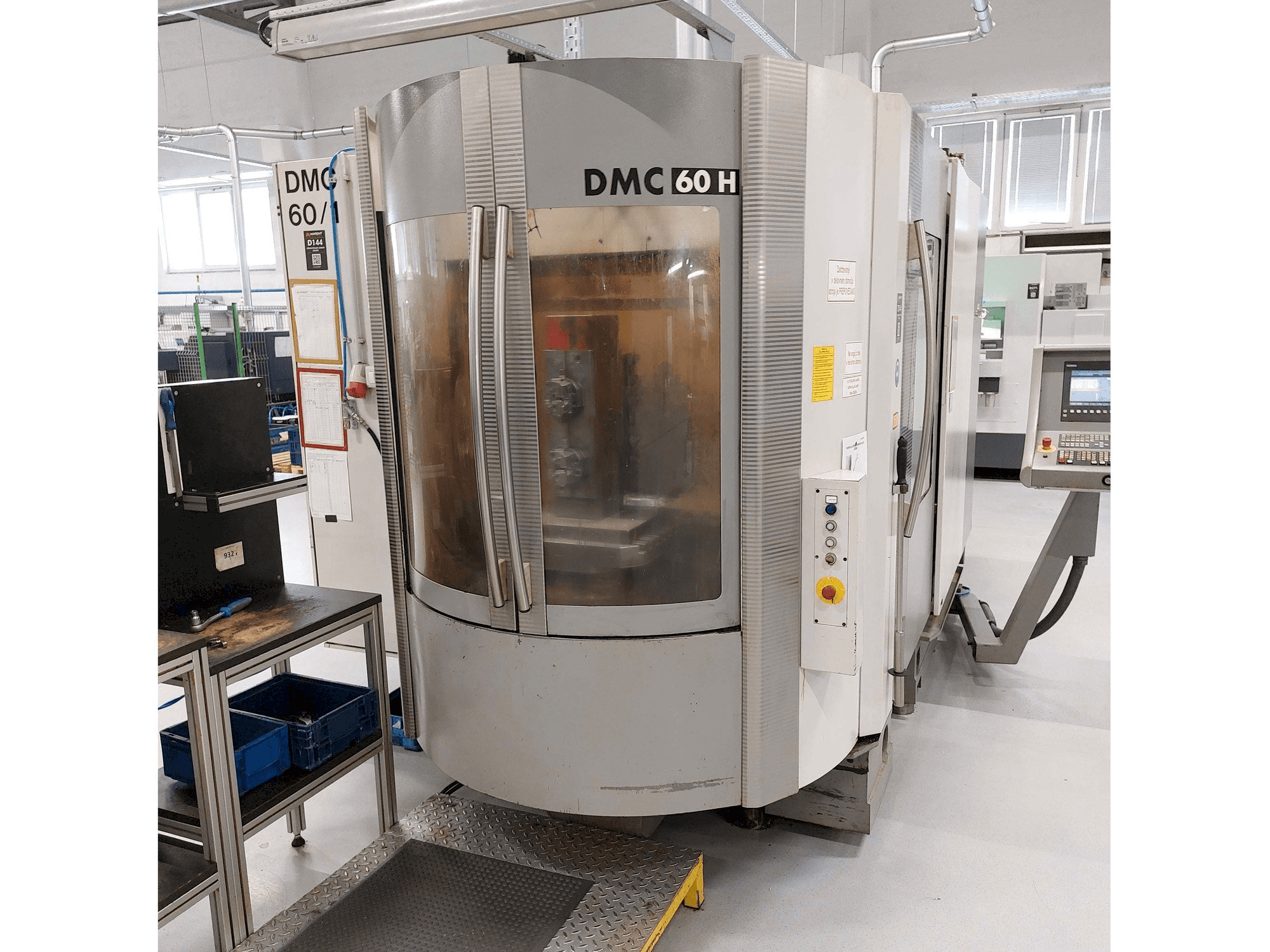 Vista Frontal da DECKEL MAHO DMC 60H máquina
