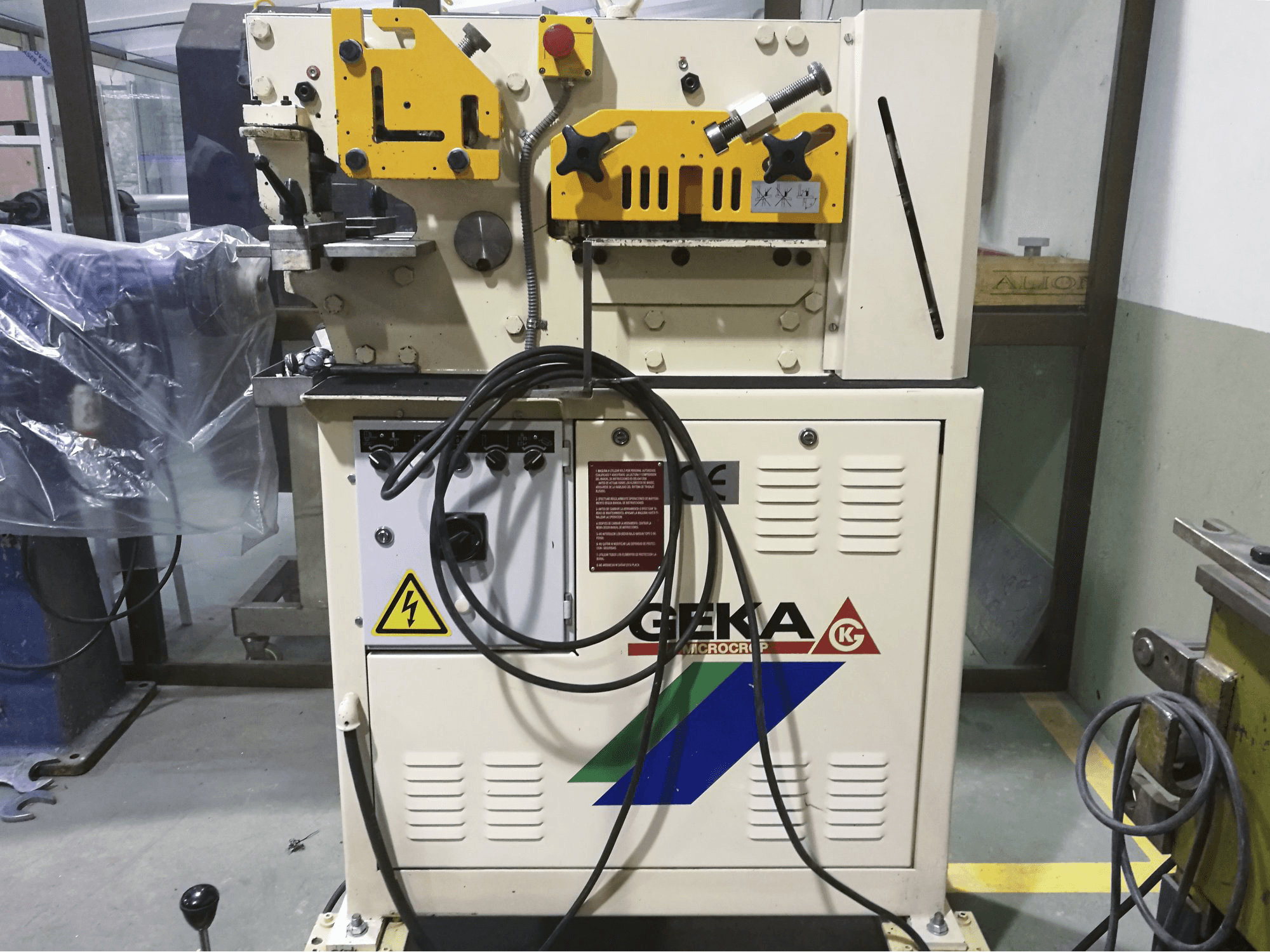 Vista Frontal da GEKA MICROCROP máquina