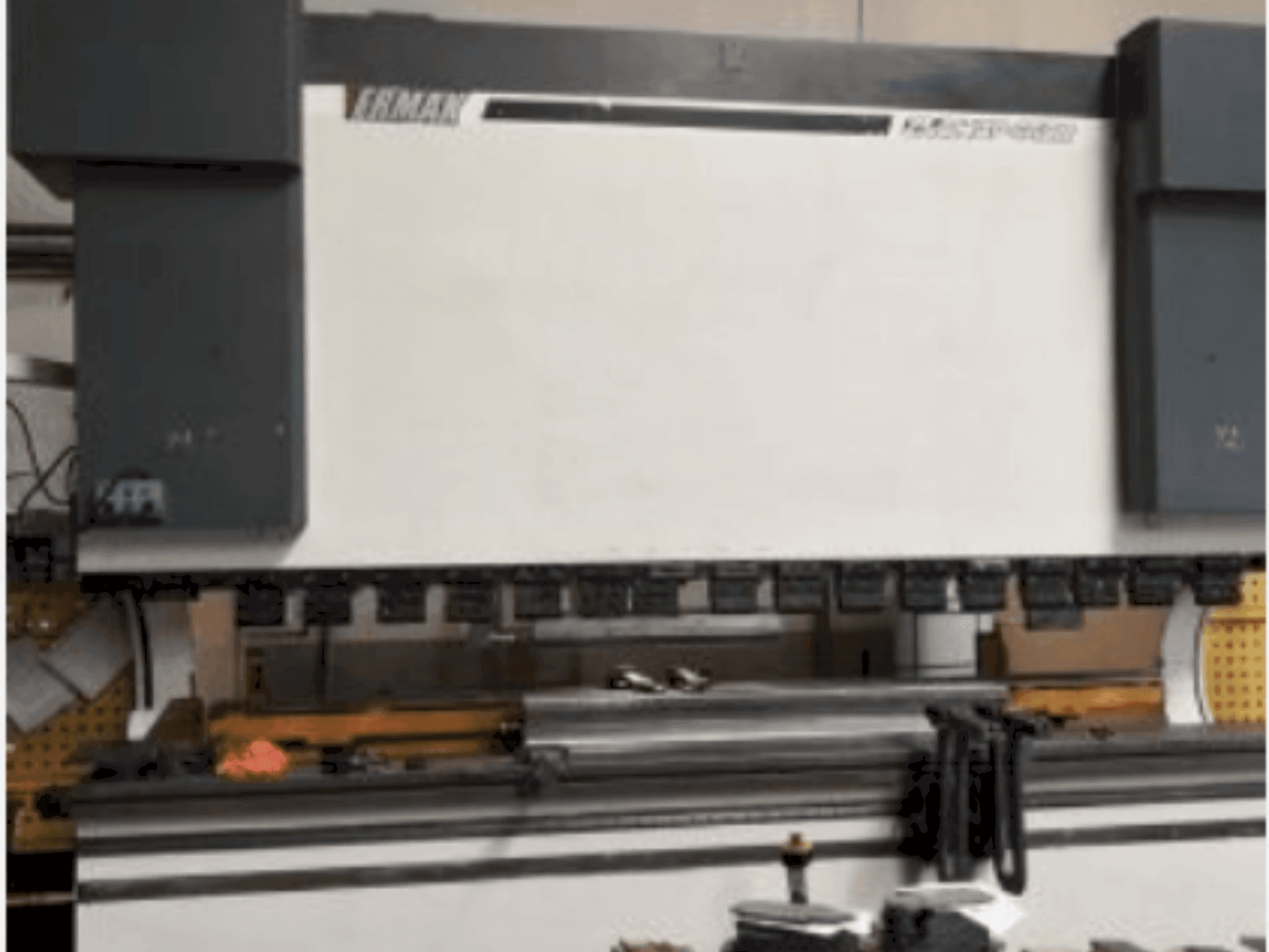 Vista Frontal da ERMAK CNC HAP 4100x400 máquina