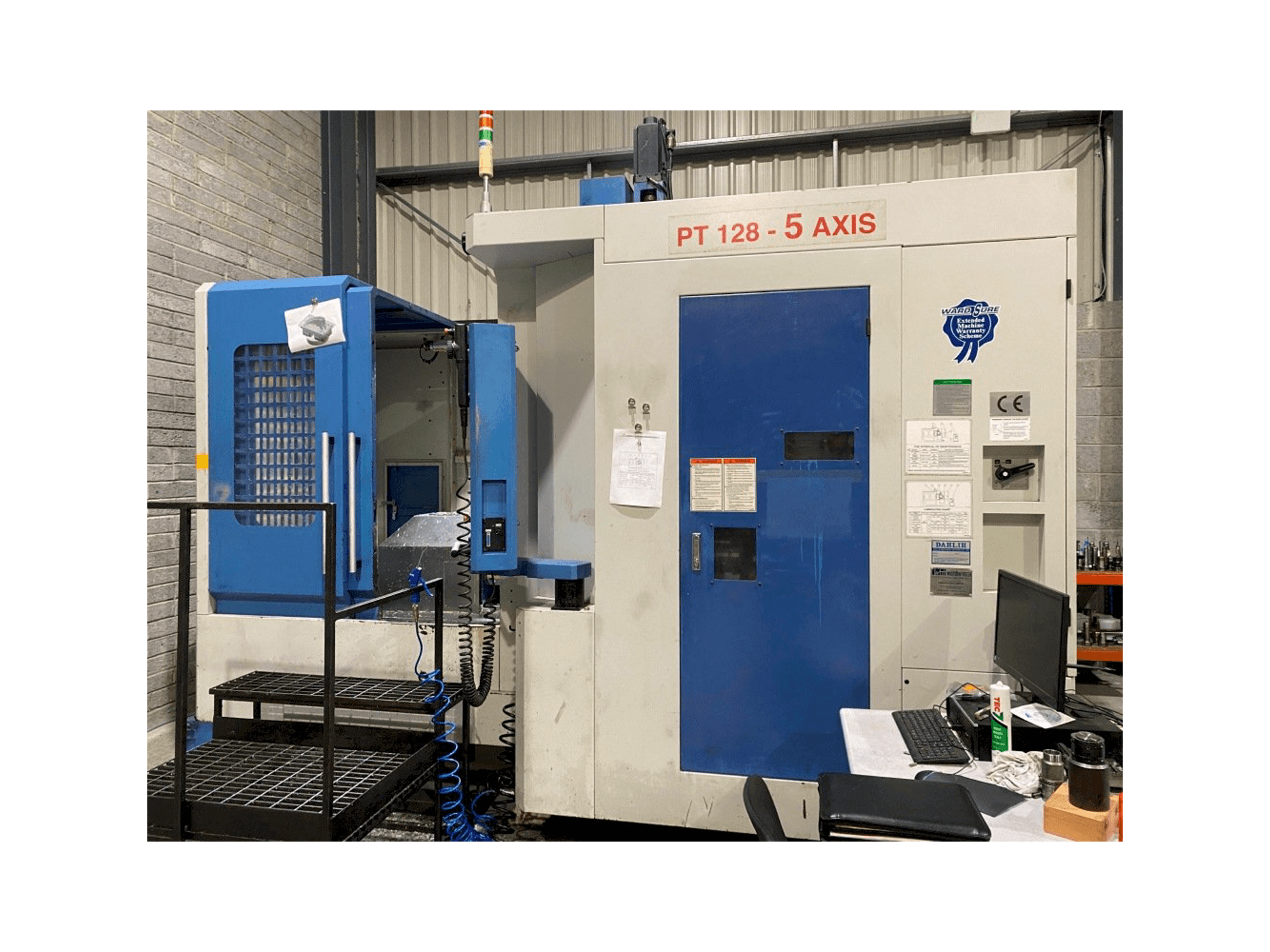 Vista Frontal da DAH LIH PT128 máquina