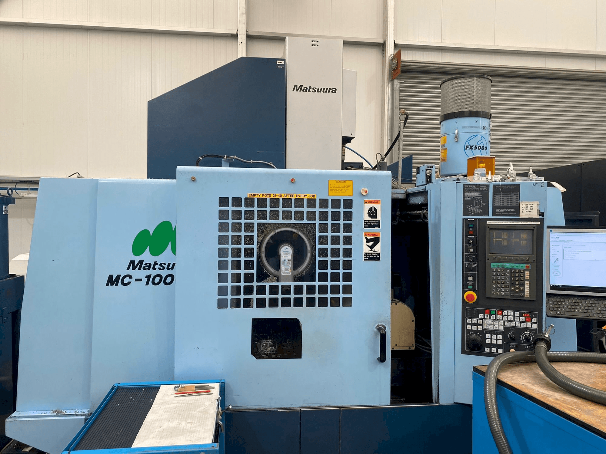 Vista Frontal da Matsuura MC-1000 VGX máquina