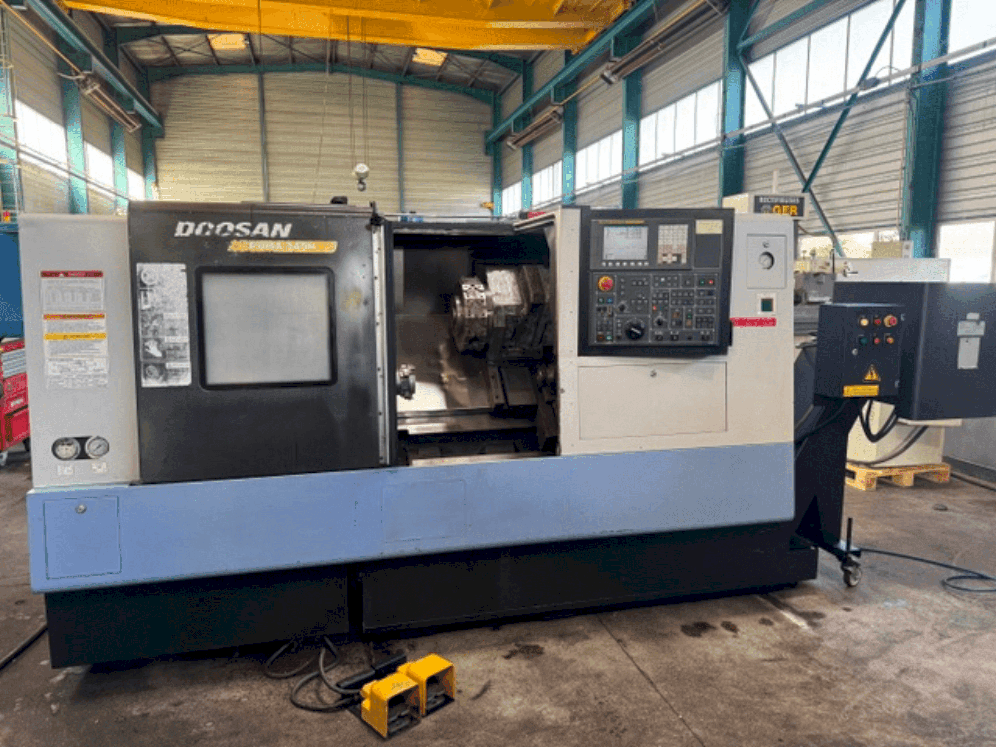 Vista Frontal da DOOSAN PUMA 240MB máquina
