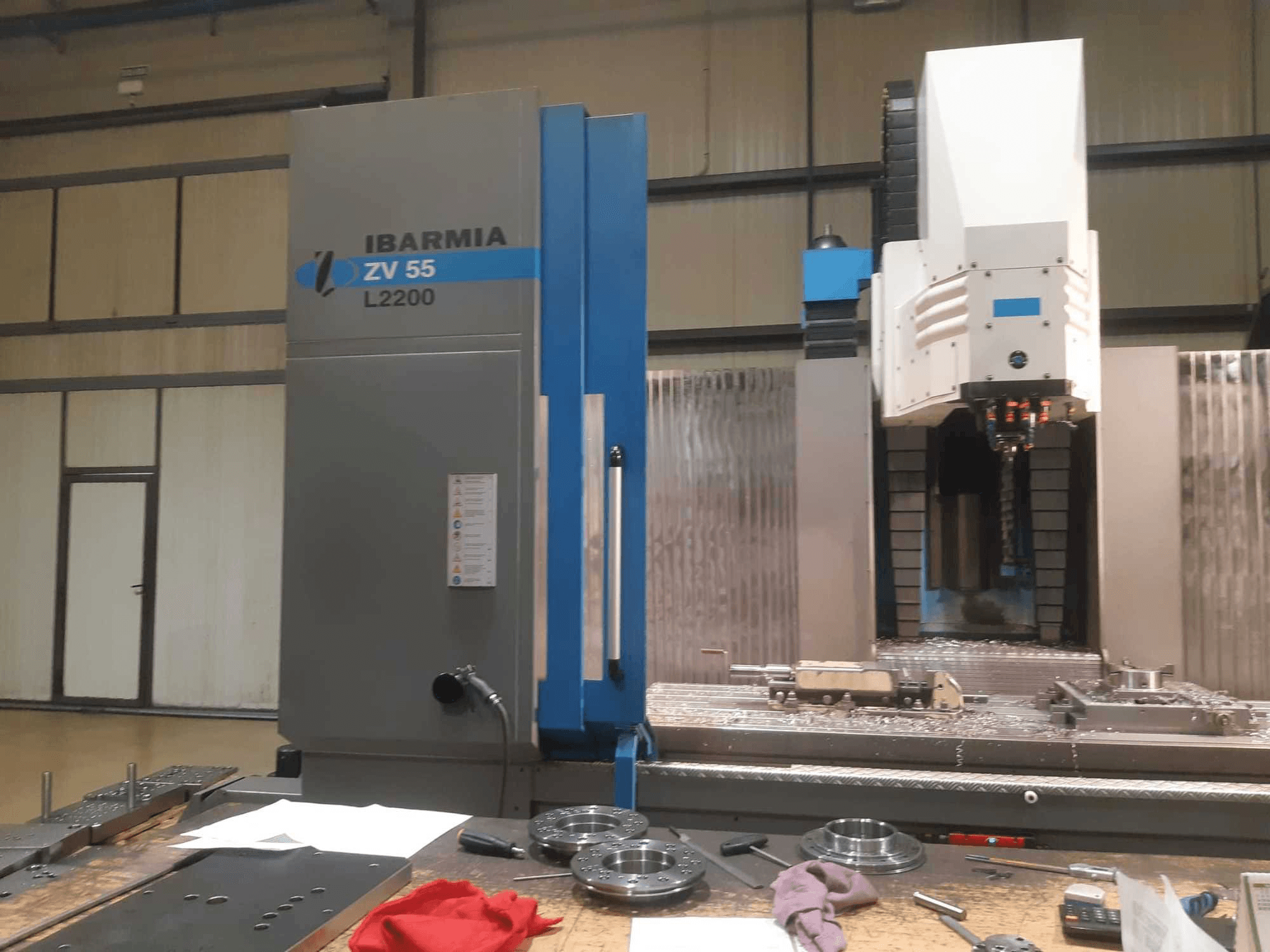 Vista Frontal da IBARMIA ZV55 L2200 máquina