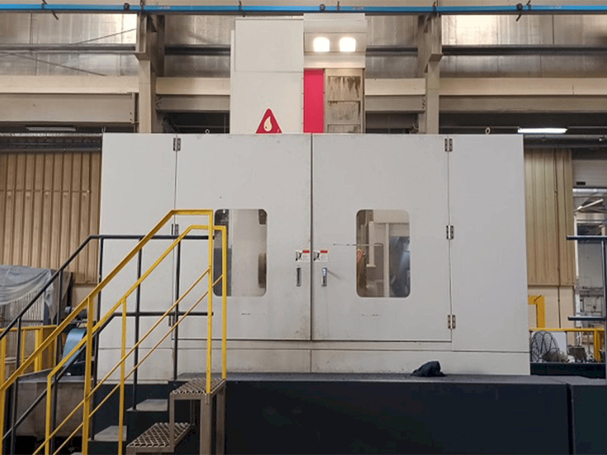 Vista Frontal da YOU JI HBM130/3022 máquina