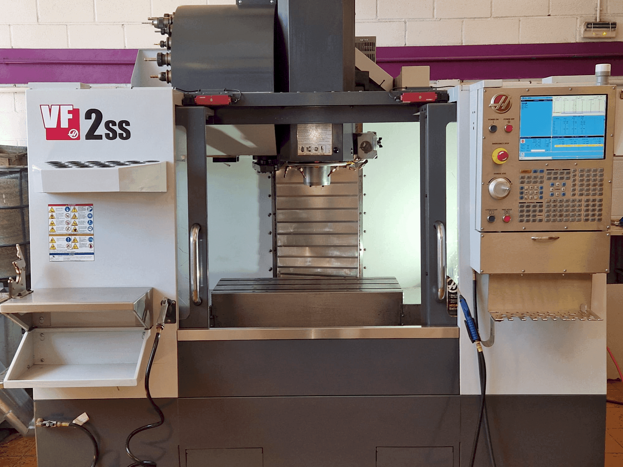 Vista Frontal da HAAS VF-2SS máquina