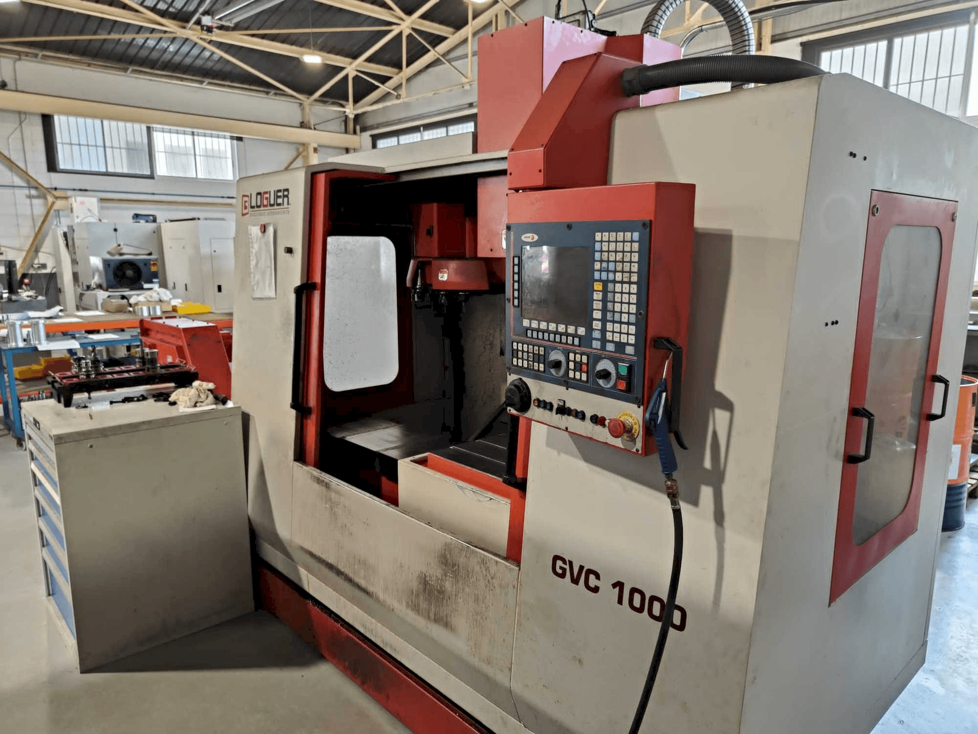 Vista Frontal da LAGUN GVC 1000 máquina