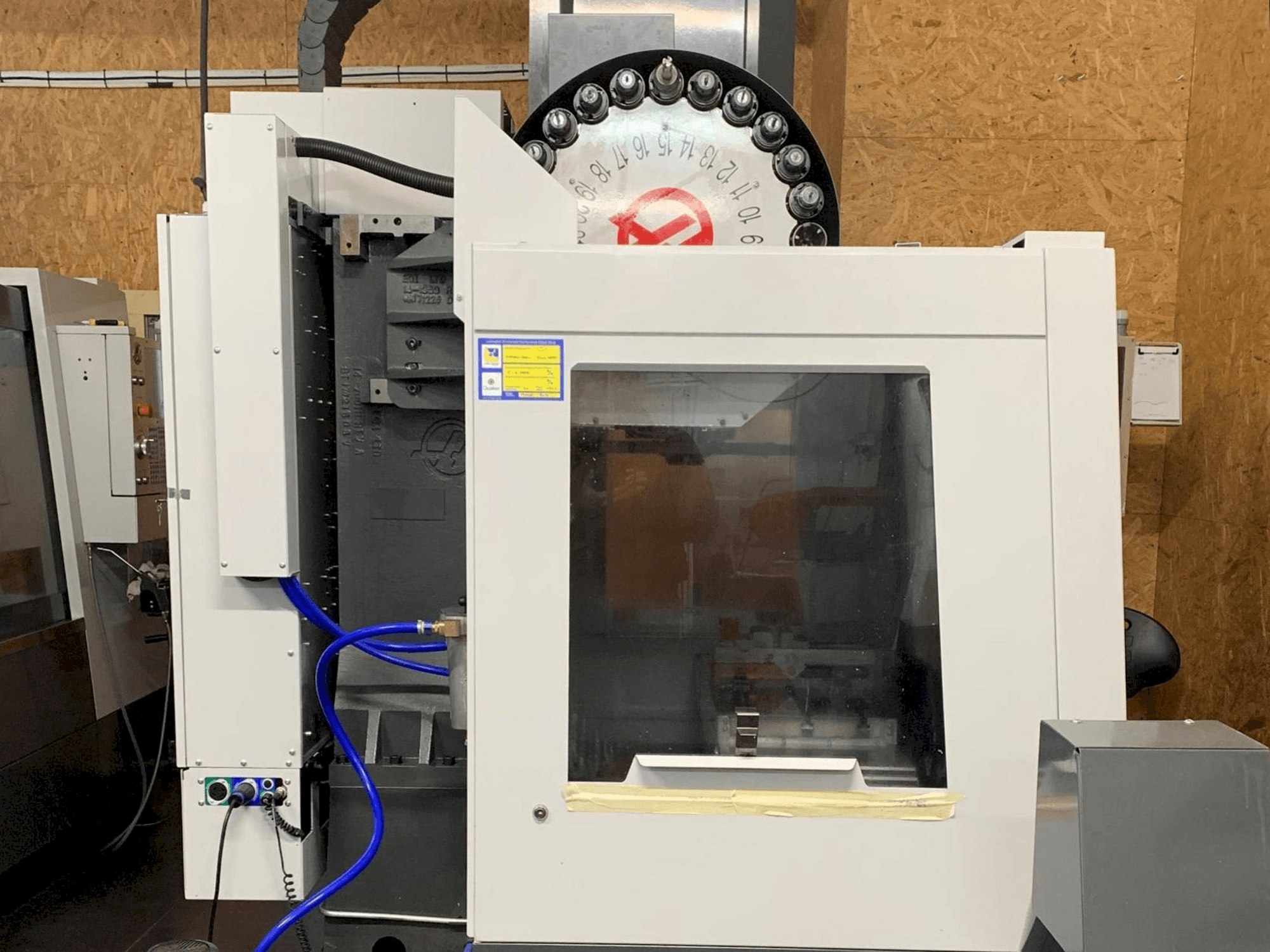 Vista Frontal da HAAS VF-2EU máquina