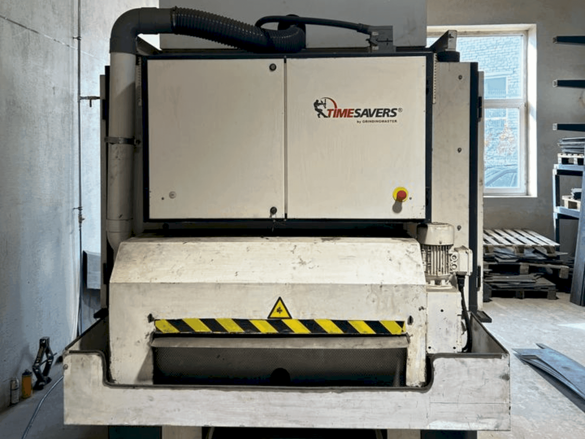 Vista Frontal da TIMESAVERS 41serie 900 WRD N máquina