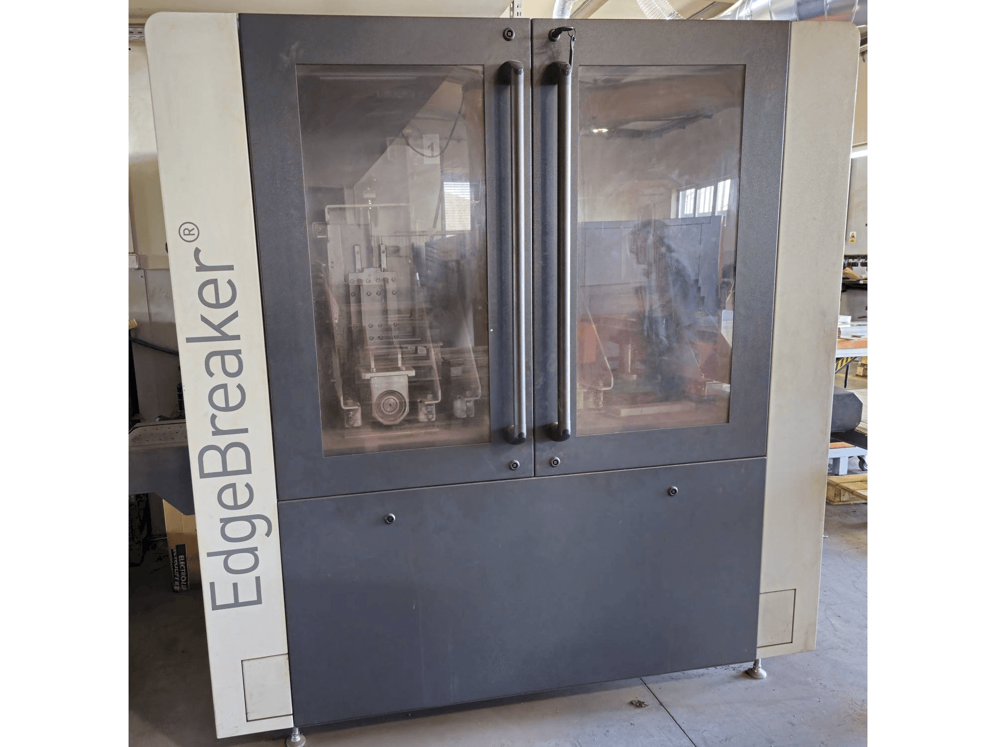 Vista Frontal da ARKU EdgeBreaker 1000 máquina