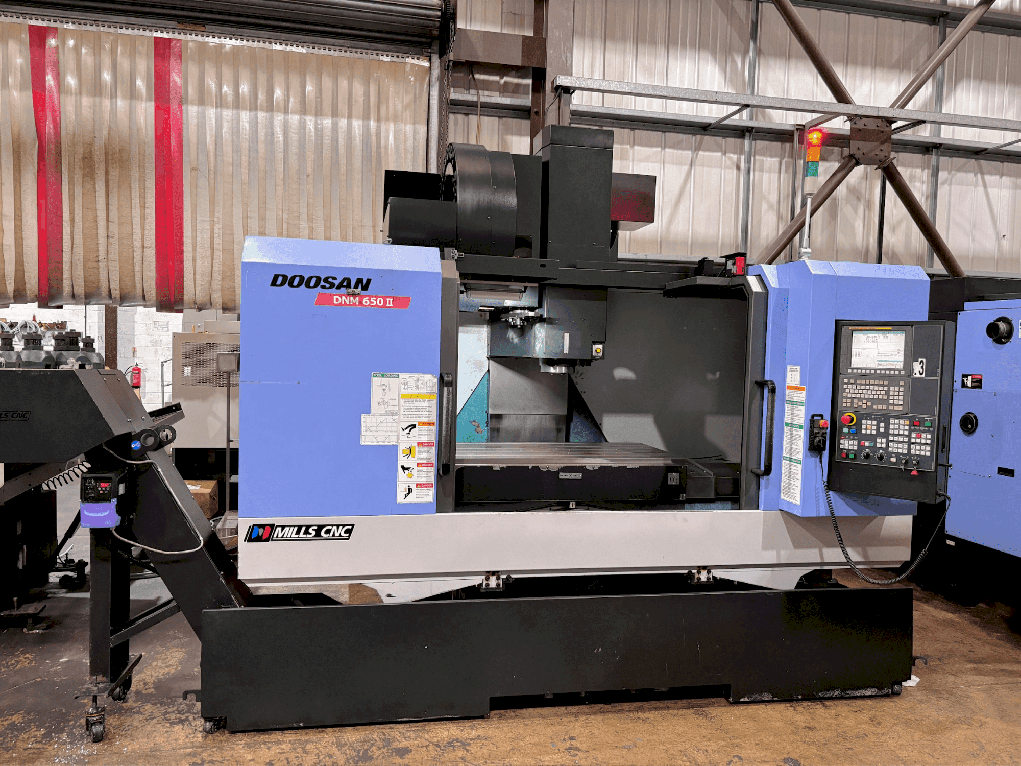 Vista Frontal da DOOSAN DNM 650 II máquina