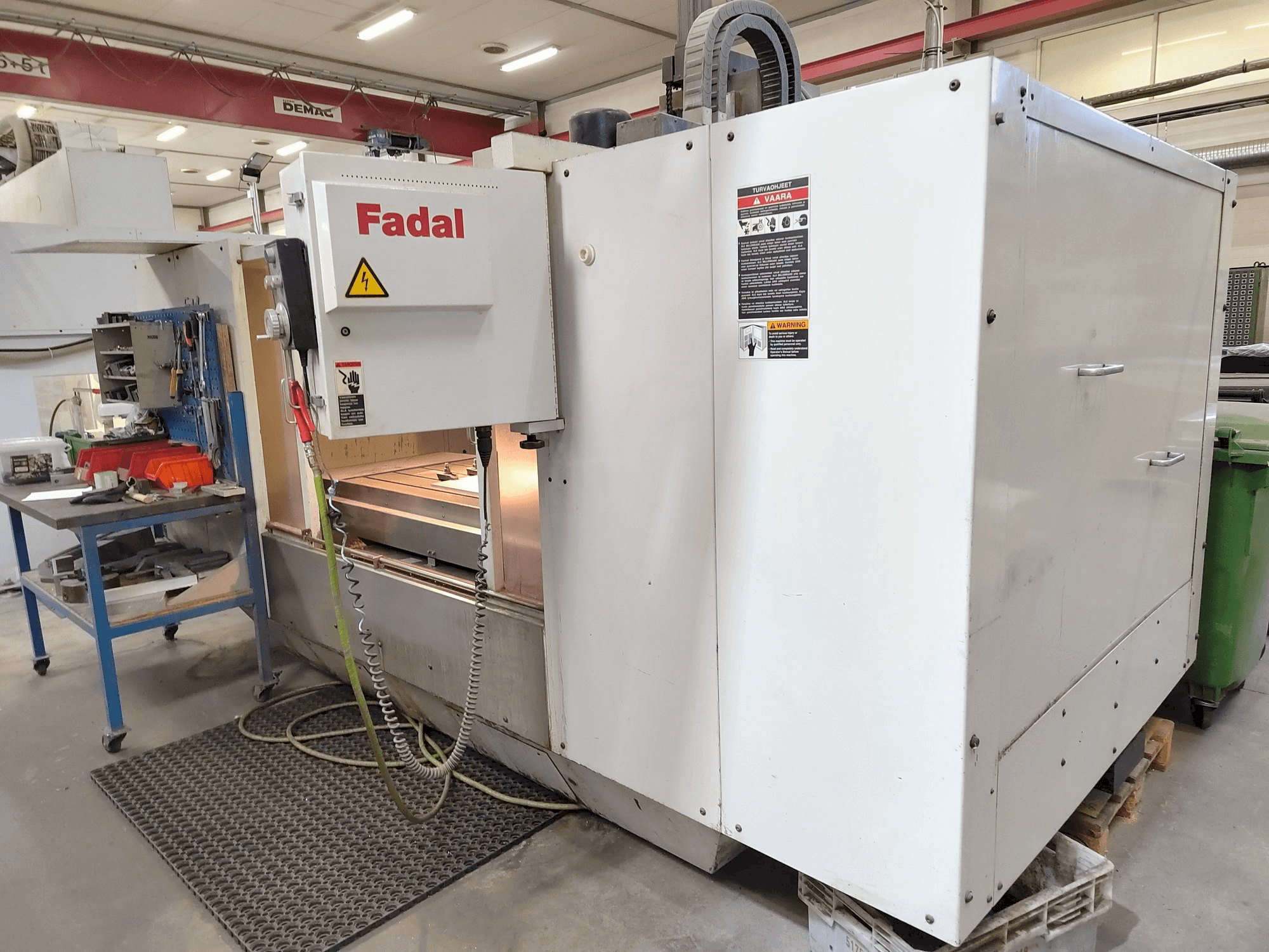 Vista Frontal da FADAL VMC 6030HT máquina