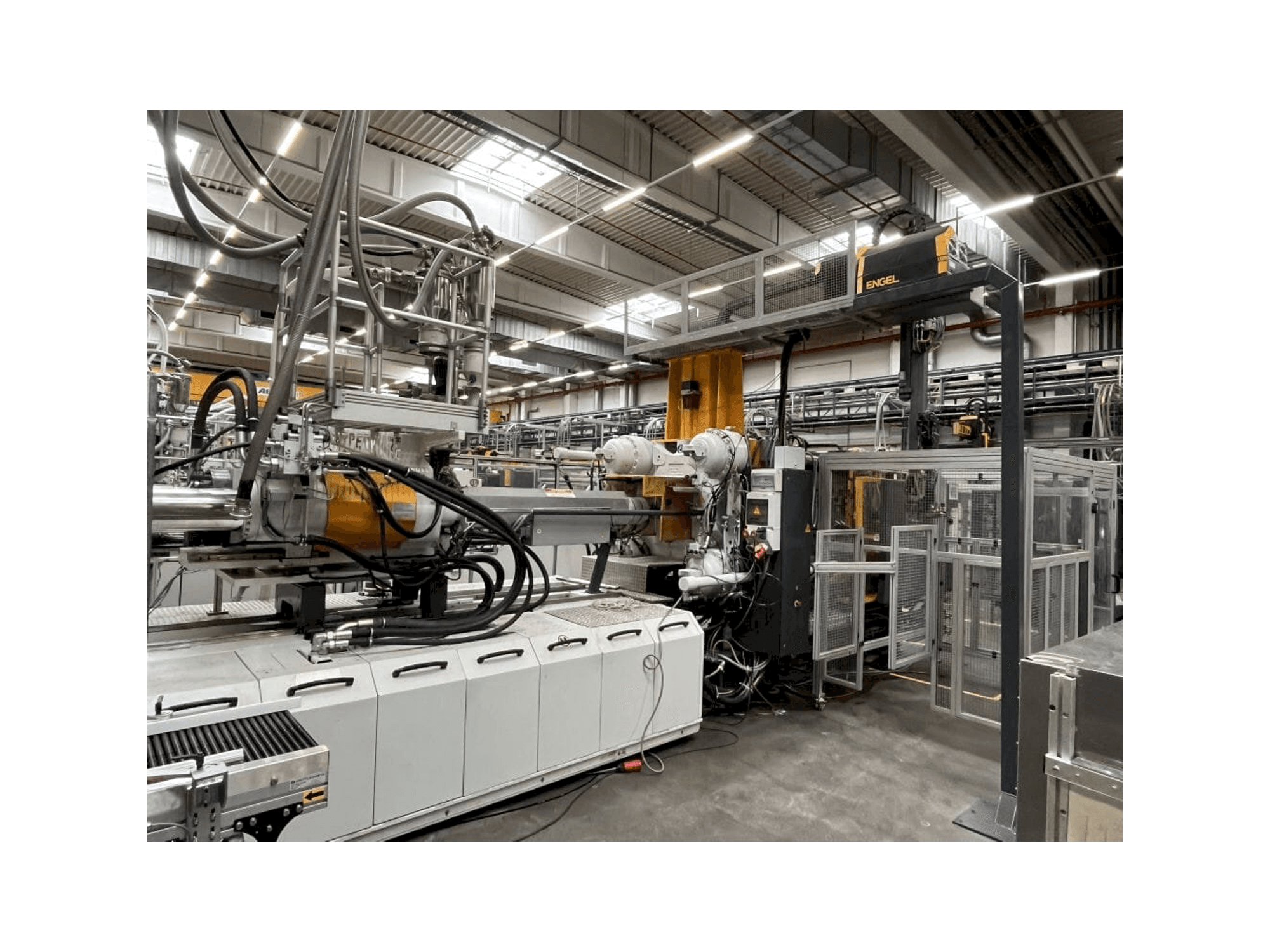 Vista Frontal da Engel DUO 4550/650 máquina