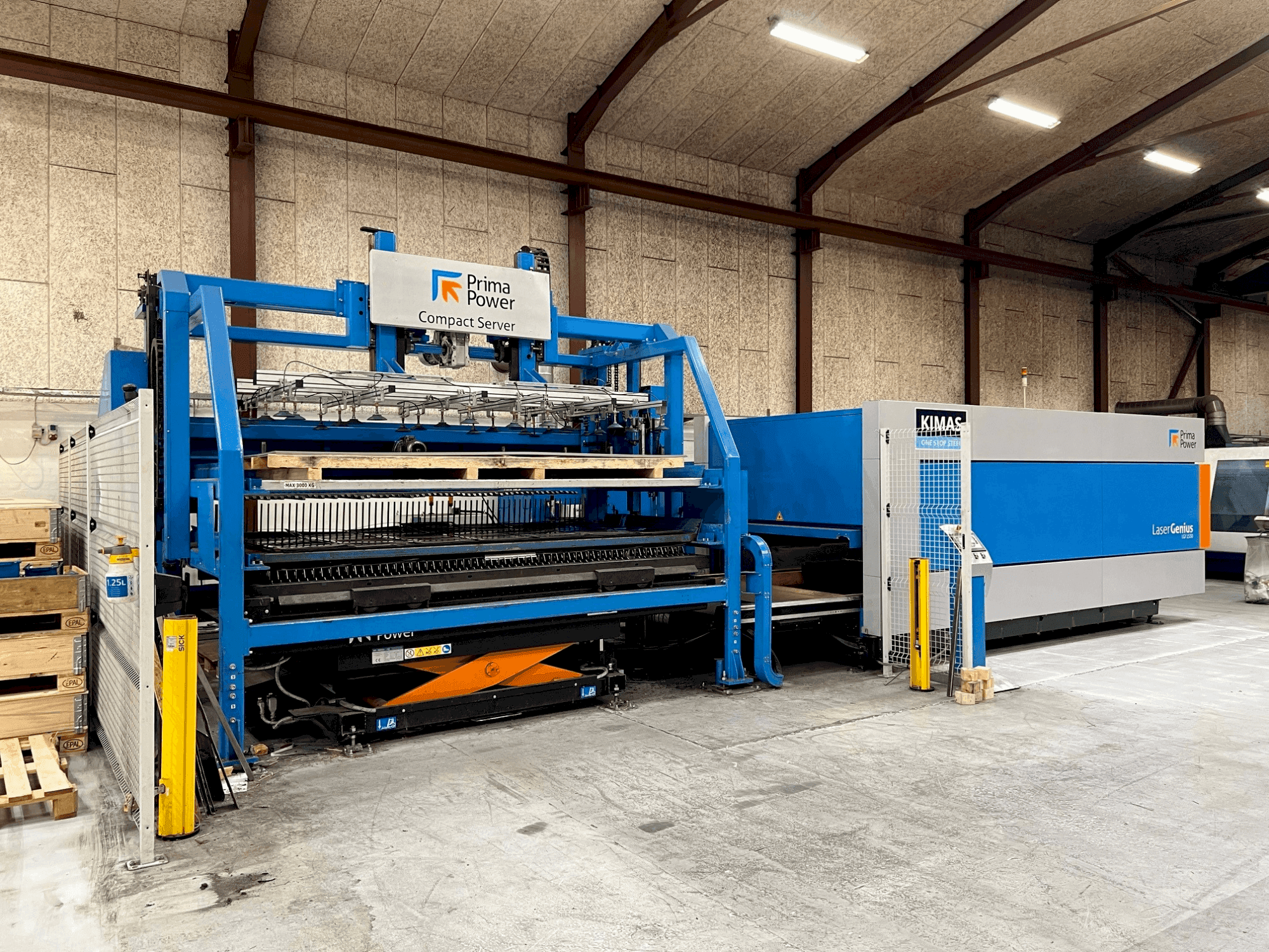 Vista Frontal da Prima Power Laser Genius 1530 máquina