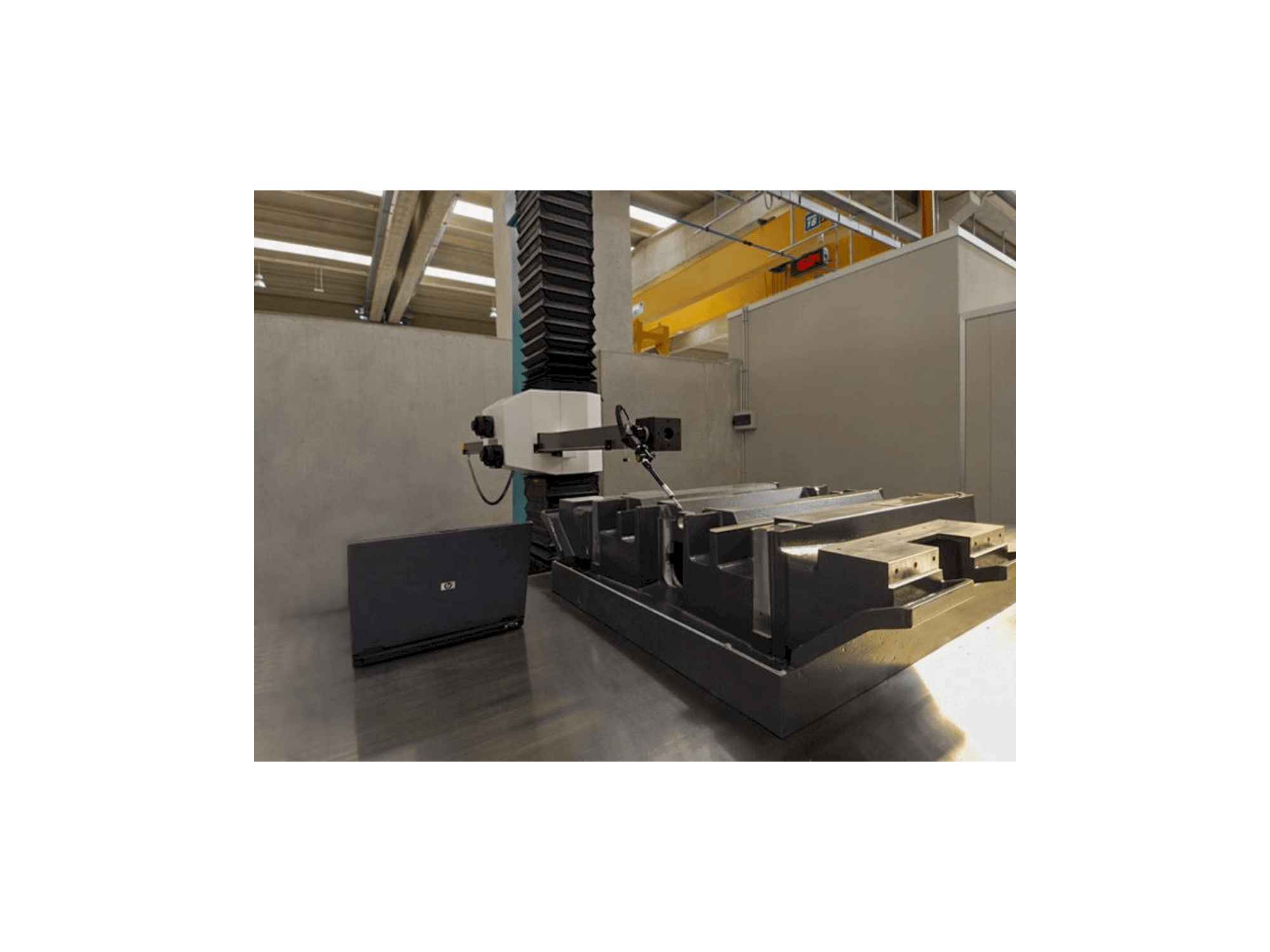 Vista Frontal da Hexagon Metrology Poli Globo máquina