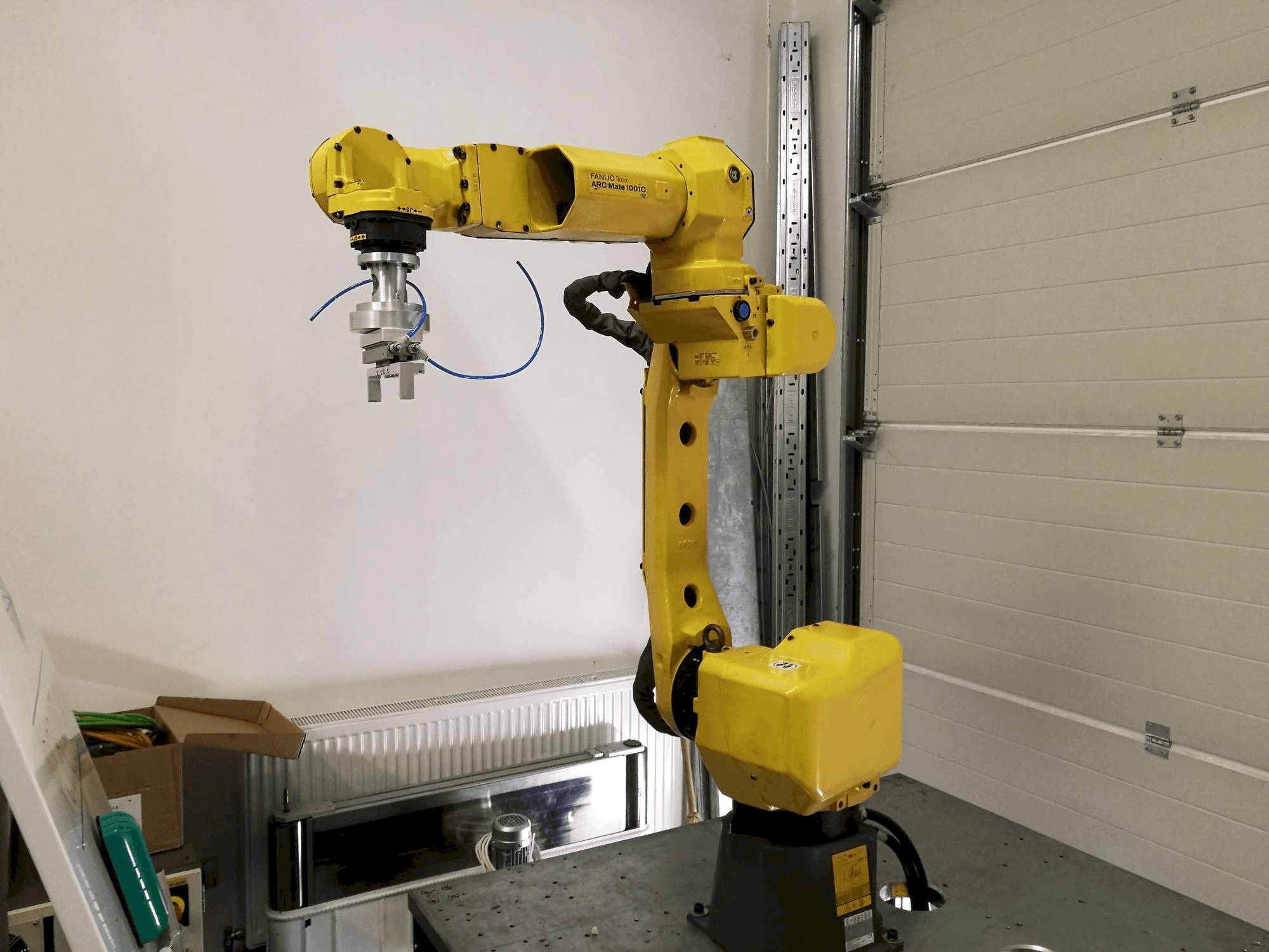 Vista Frontal da FANUC ARC Mate 100iC/12 máquina
