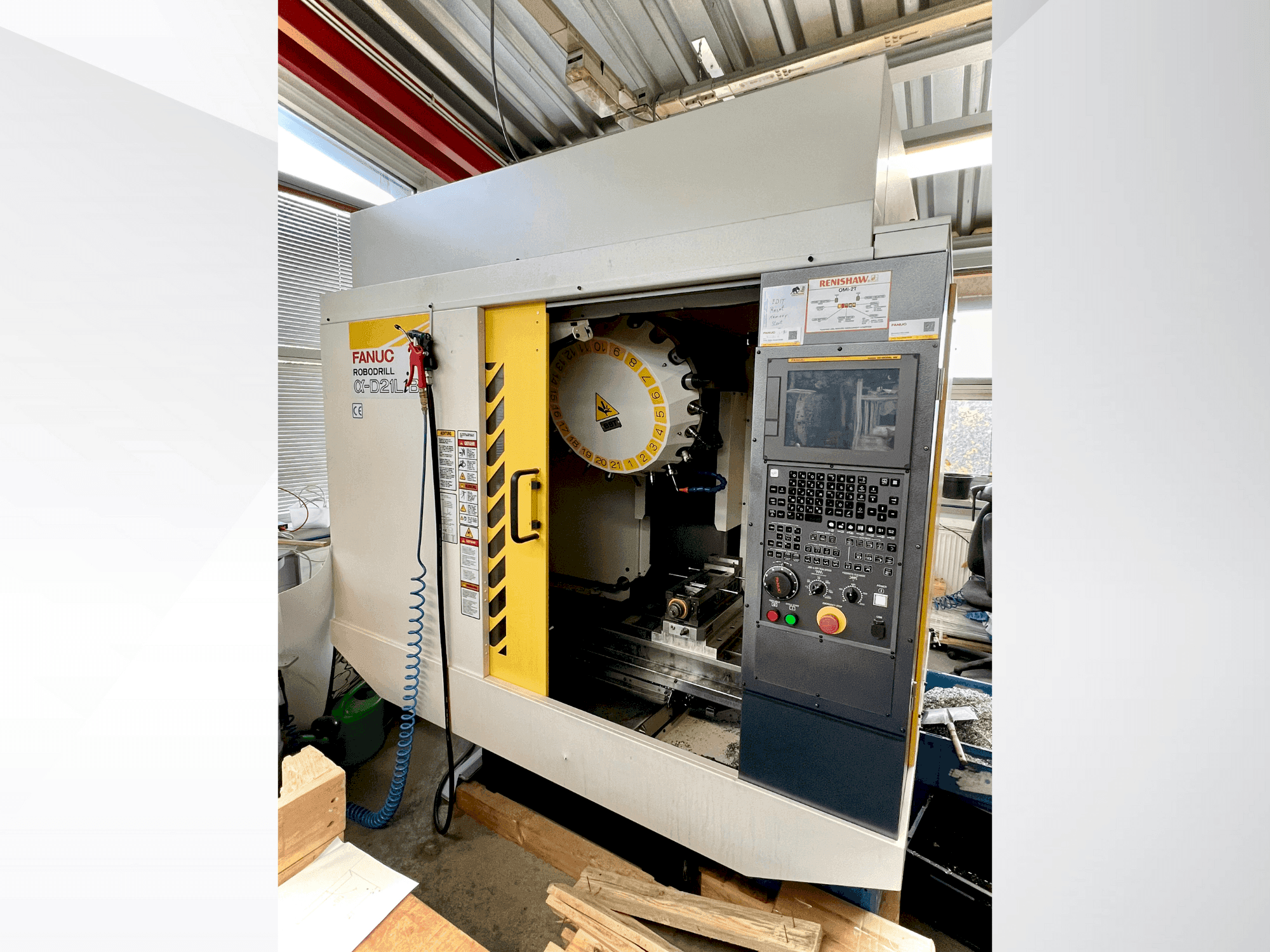 Vista Frontal da FANUC ROBODRILL α-D21LiB5 máquina