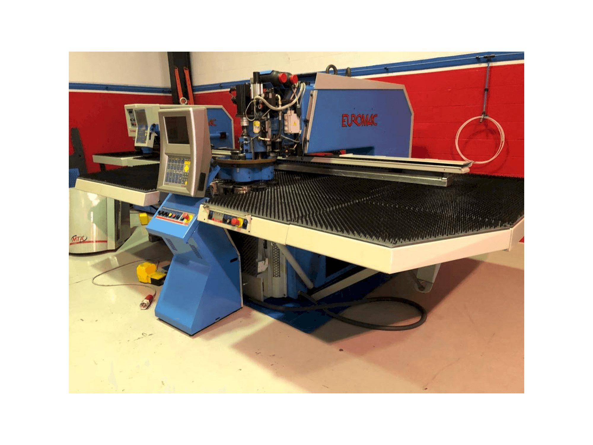 Vista Frontal da Euromac MTX 1250-30-2000 AI máquina