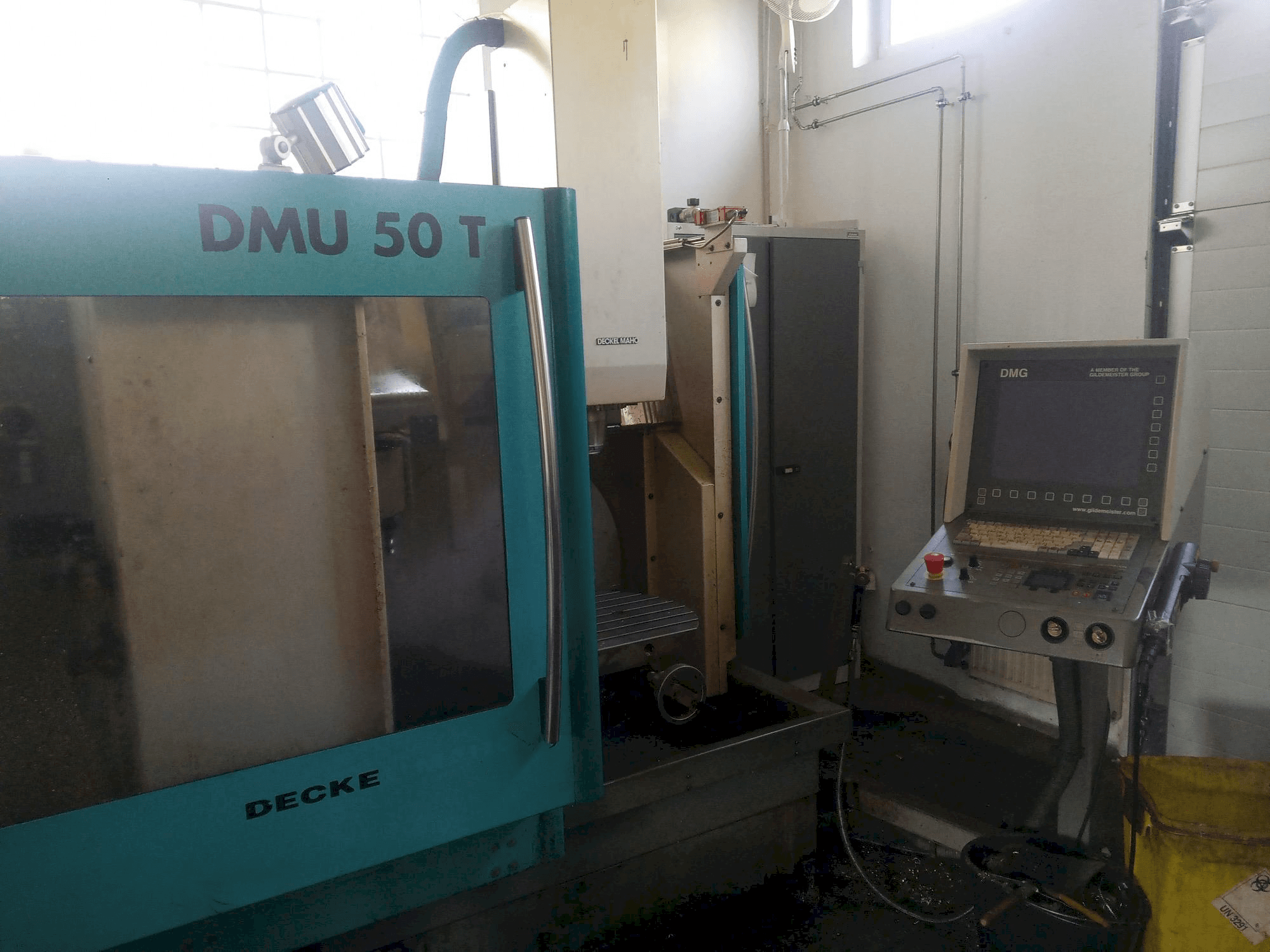 Vista Frontal da DECKEL MAHO DMU 50 T máquina