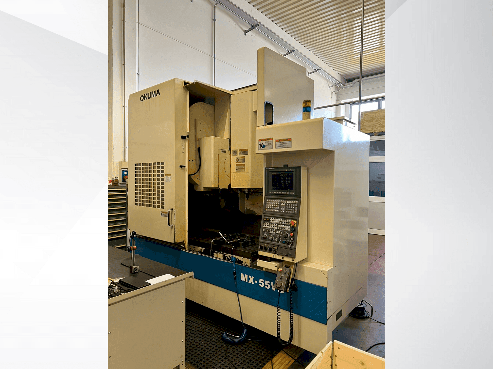 Vista Frontal da Okuma MX-55VB máquina