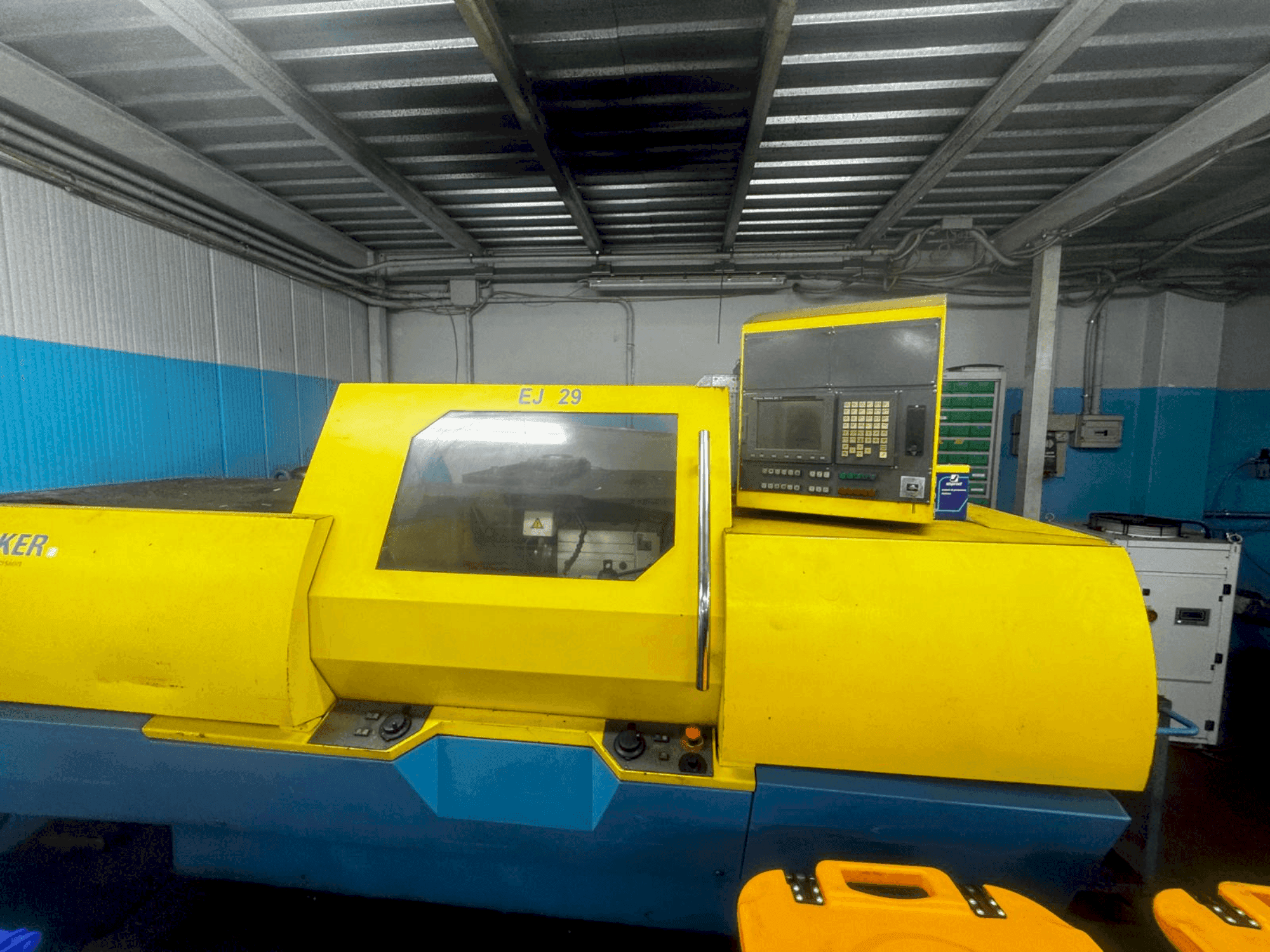 Vista Frontal da JUNKER EJ 29 CNC máquina