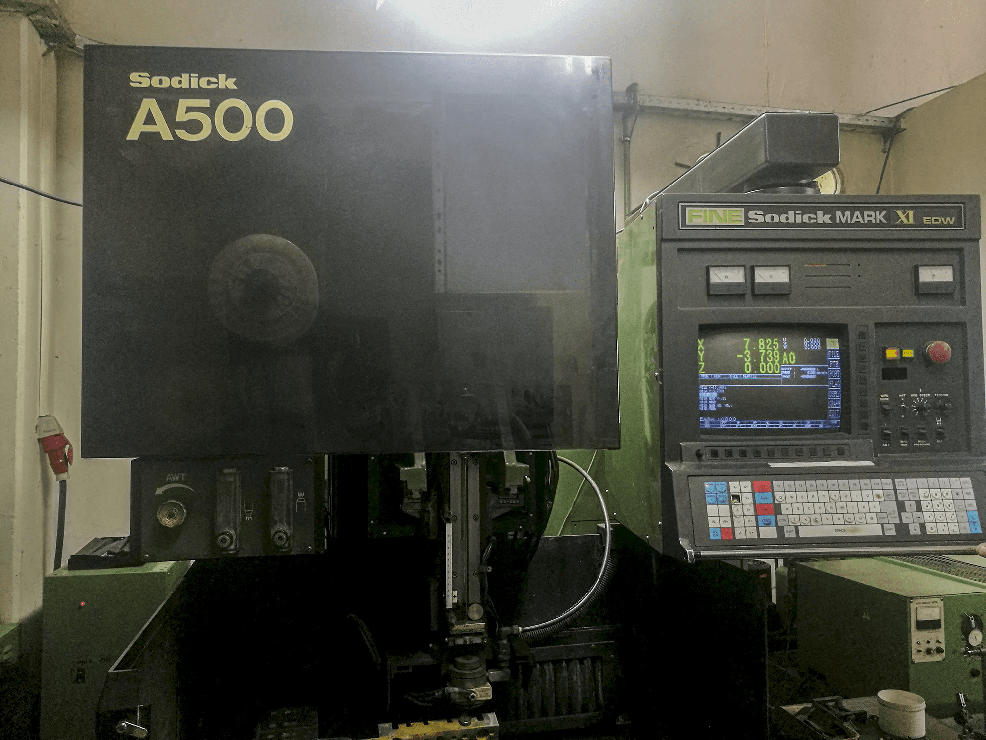 Vista Frontal da Sodick A500 máquina