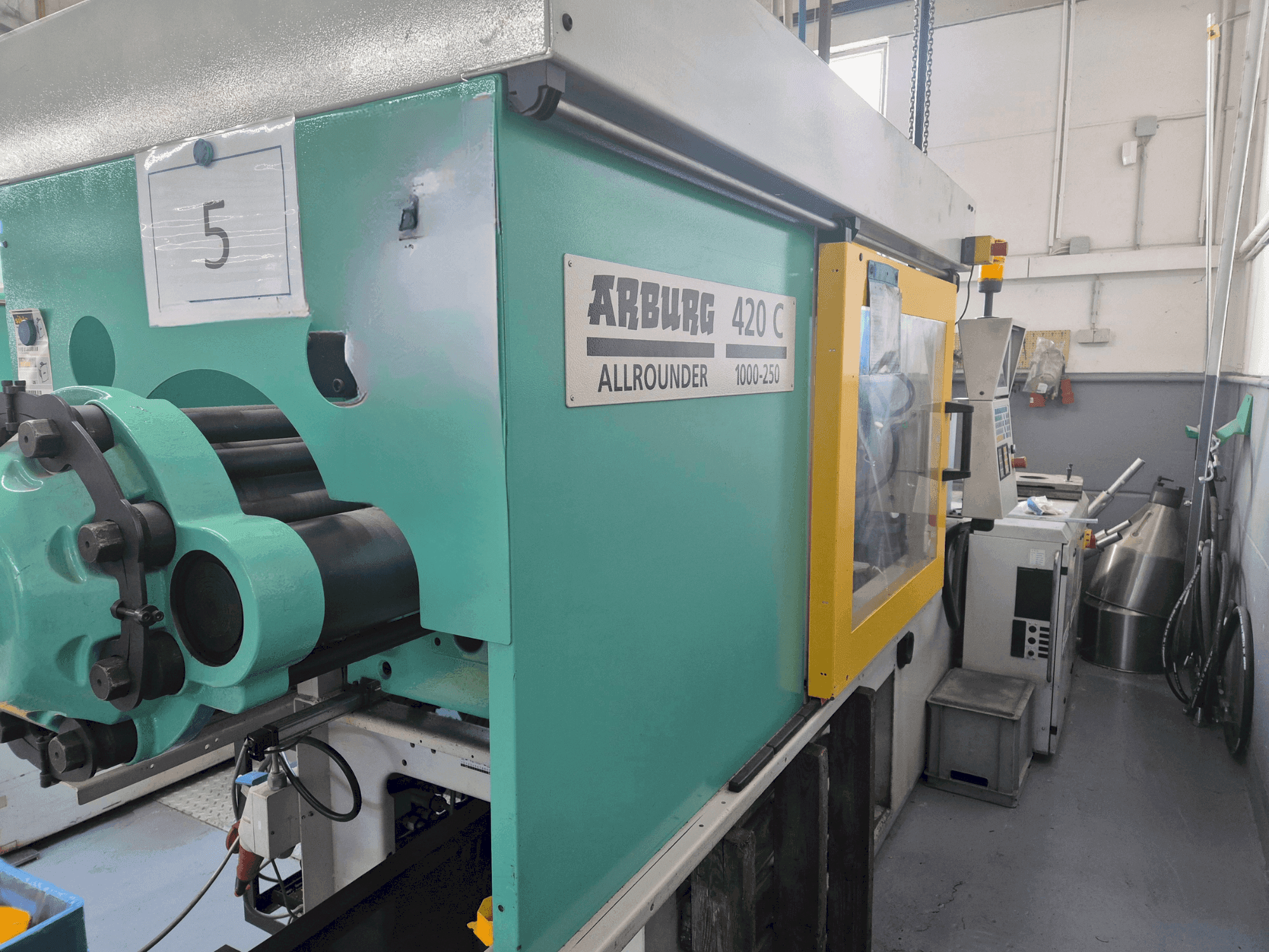 Vista Frontal da Arburg Allrounder 420 C 1000-250 máquina