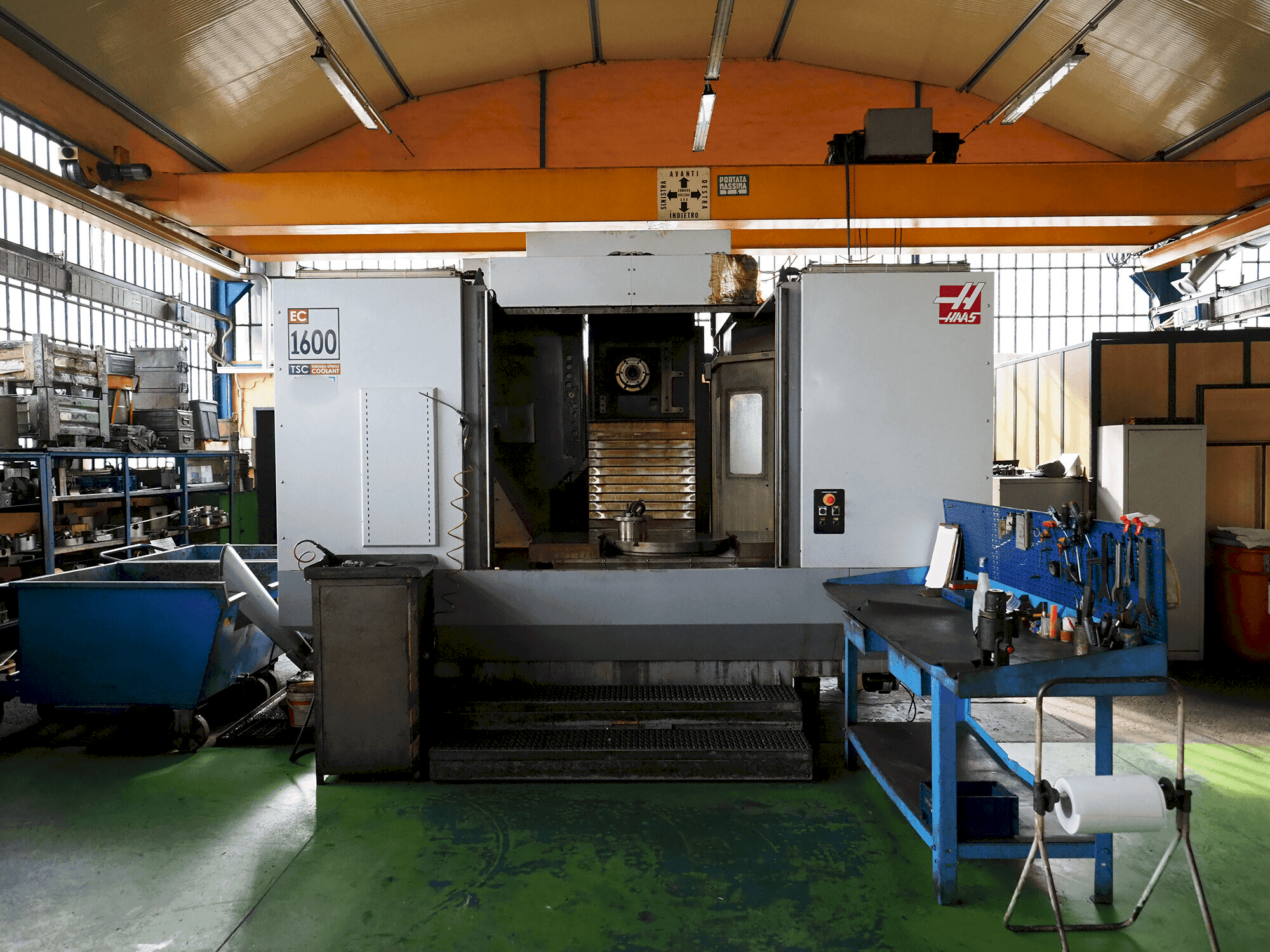 Vista Frontal da HAAS EX 1600 4X máquina