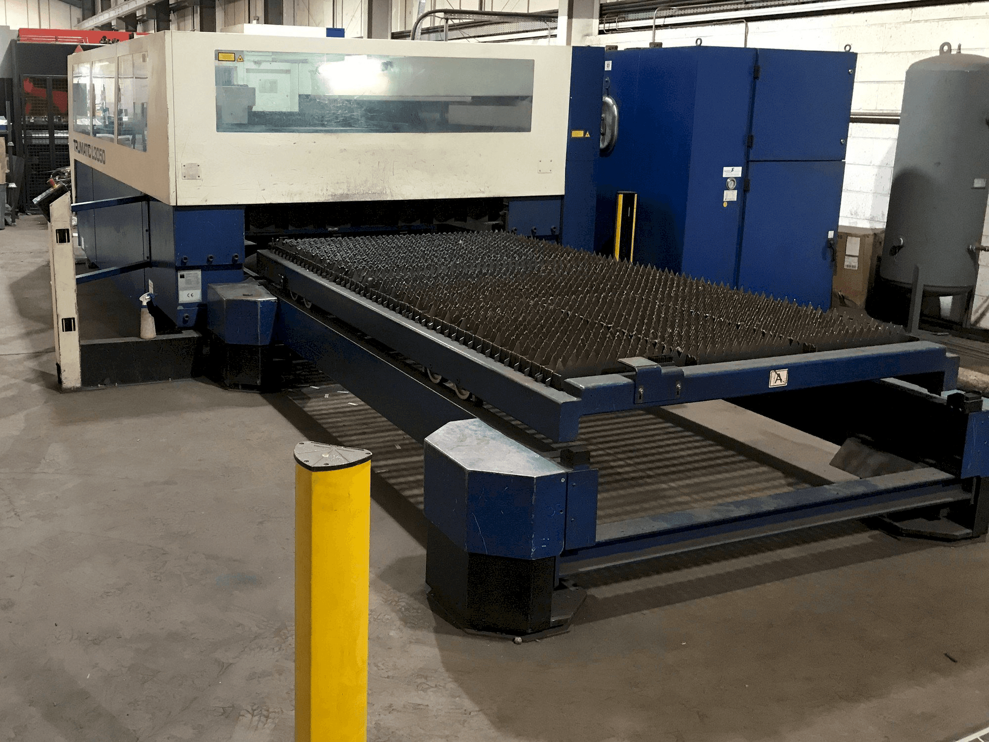 Vista Frontal da Trumpf Trumatic L3050 máquina