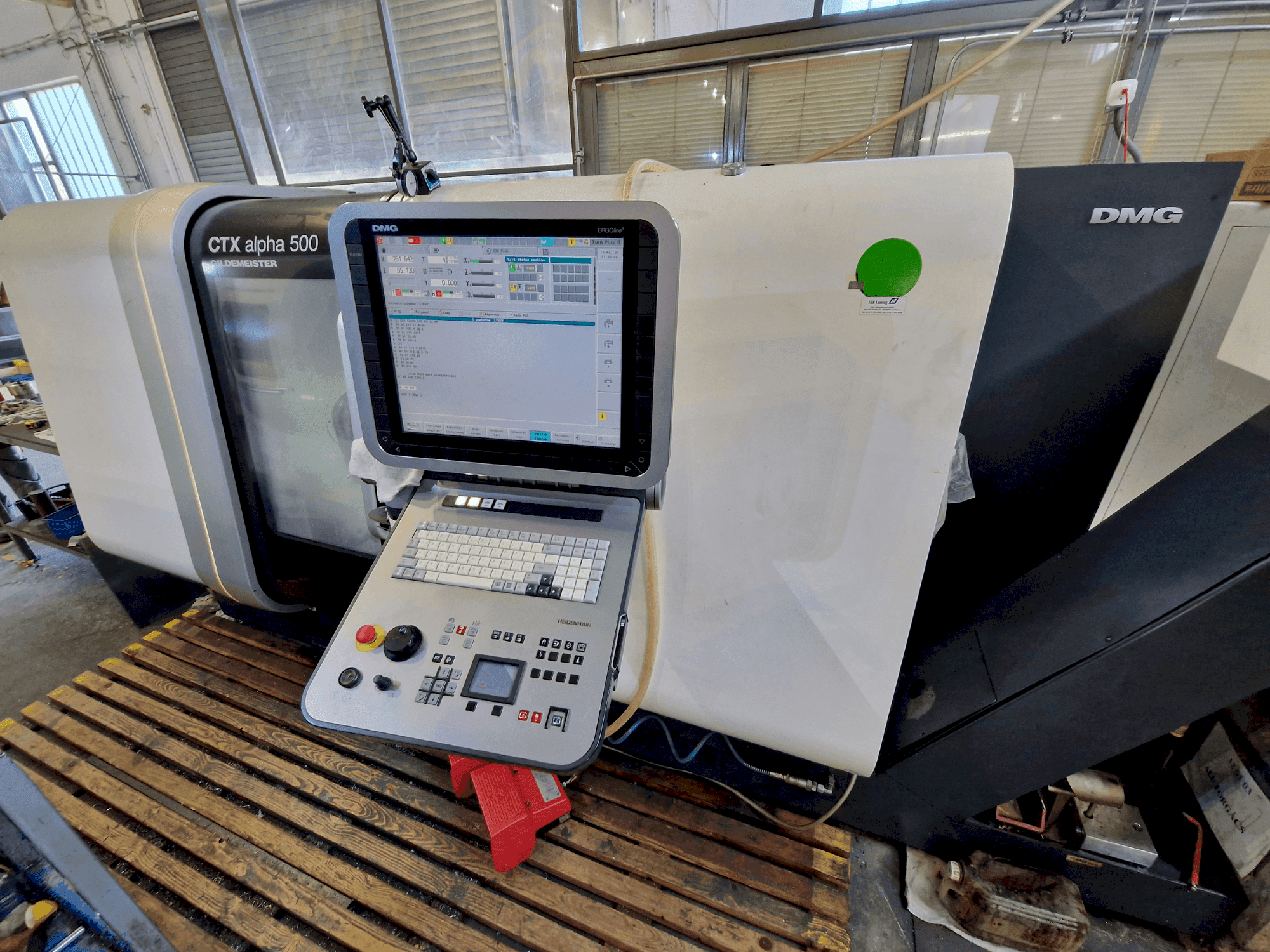 Vista Frontal da DMG MORI CTX ALPHA 500 V6 máquina