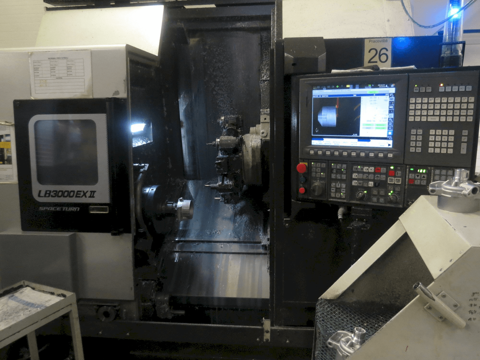Vista Frontal da Okuma LB3000 EX II máquina