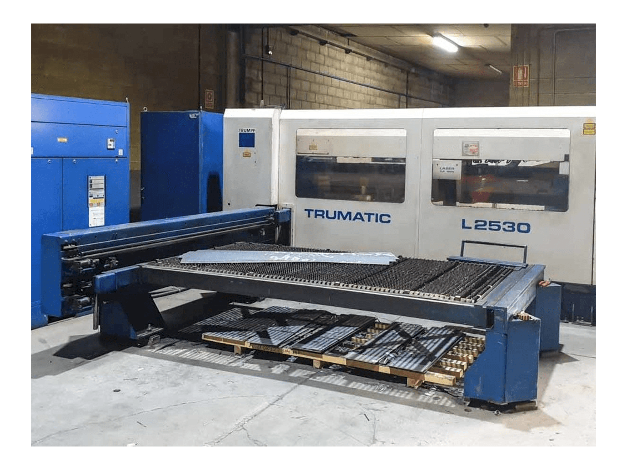 Vista Frontal da Trumpf Trumatic L2530 máquina