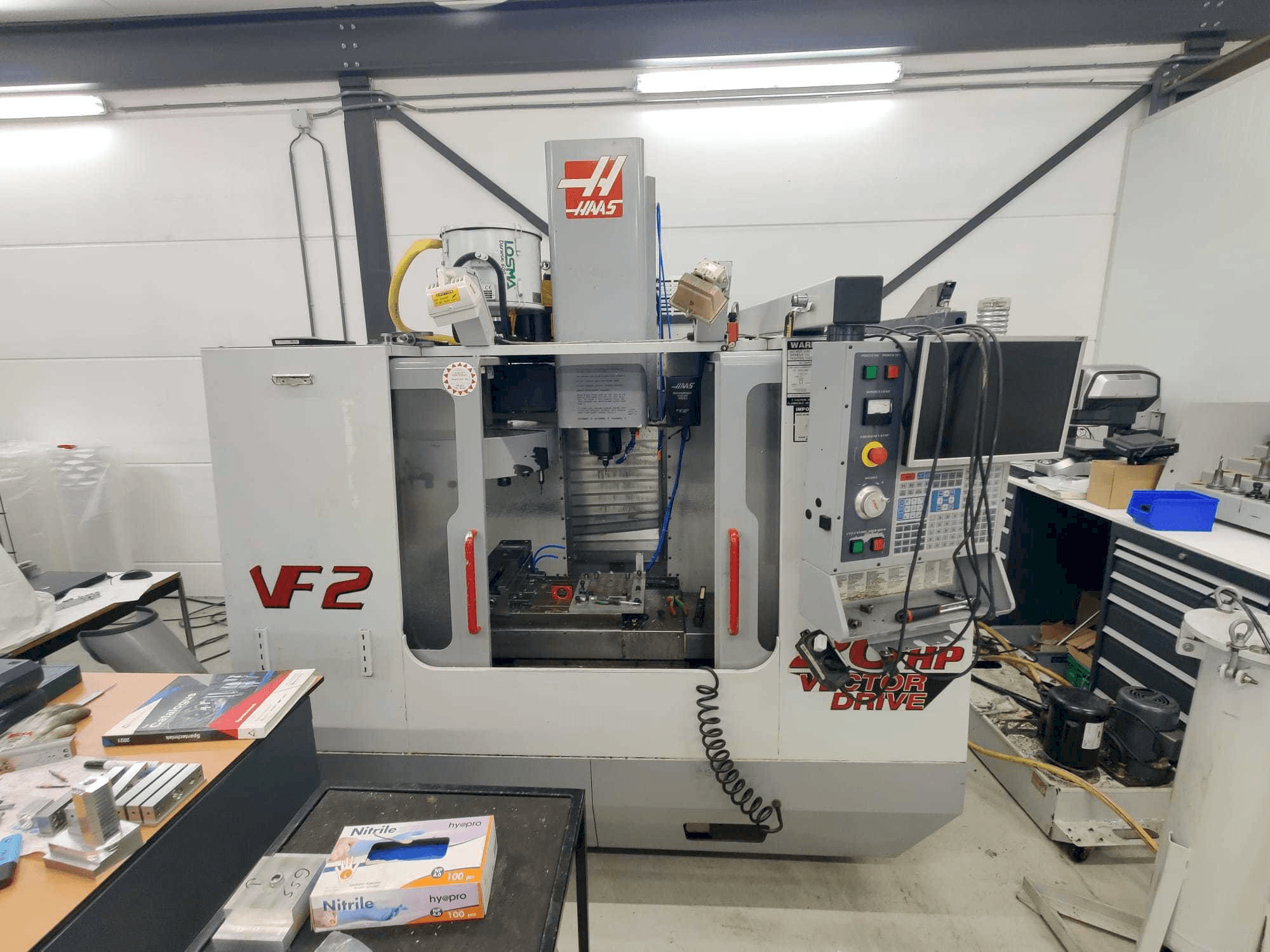 Vista Frontal da HAAS VF2HE máquina