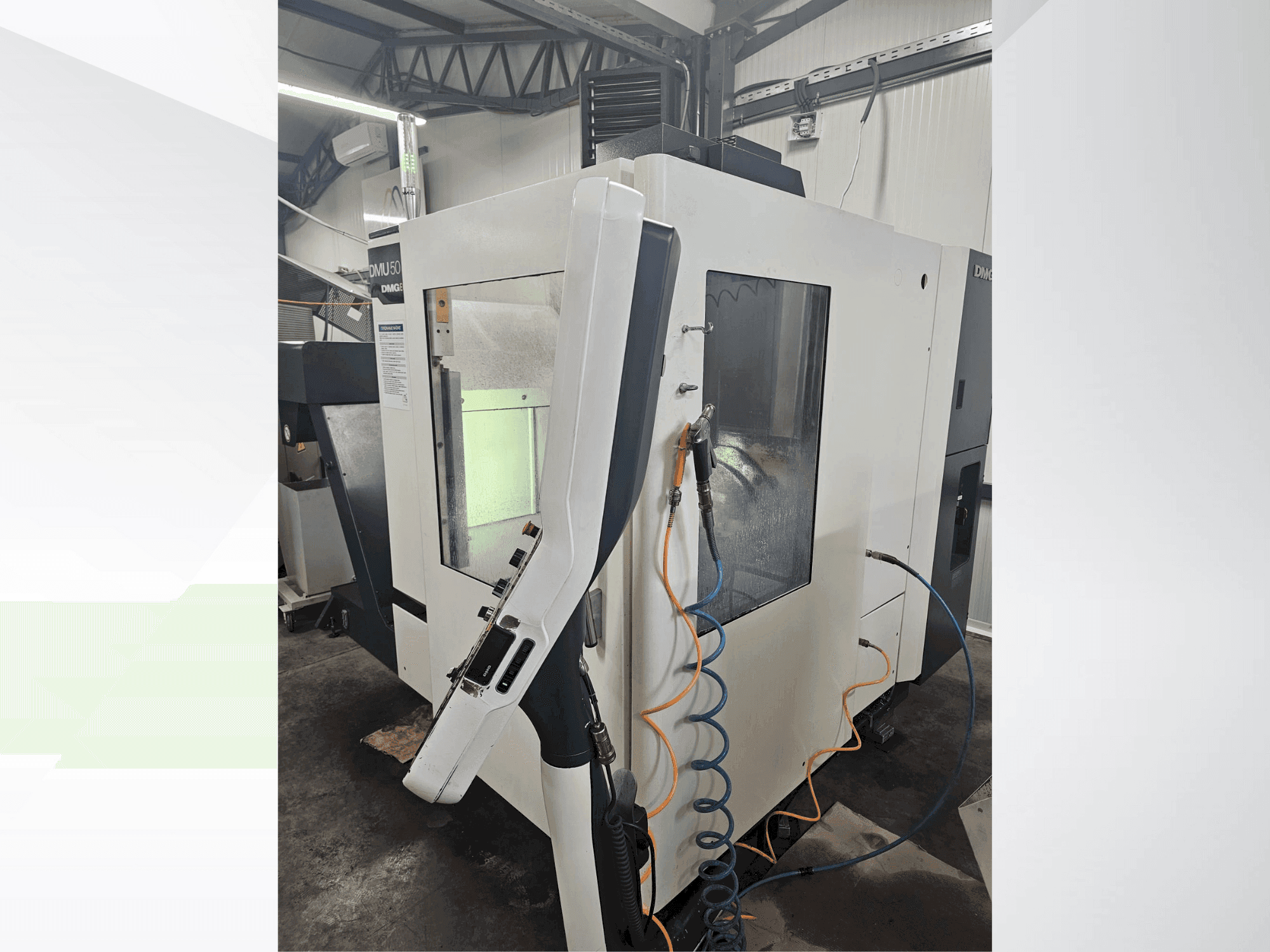 Vista Frontal da DMG DECKEL MAHO DMU 50 eco máquina