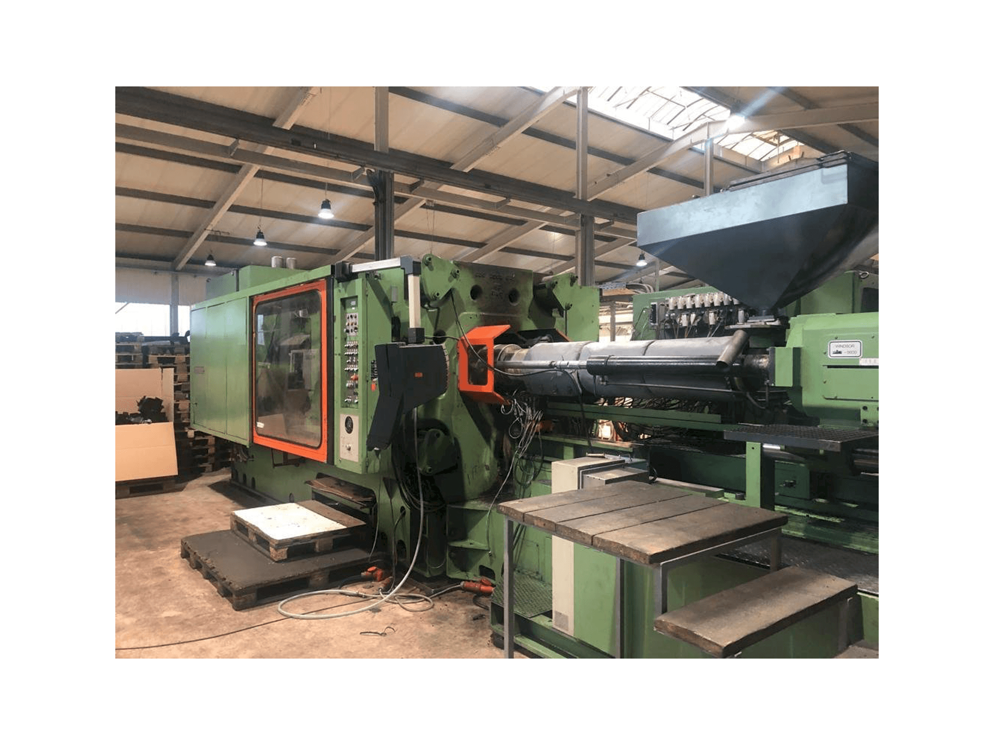 Vista Lateral Esquerda da Windsor W1000 máquina