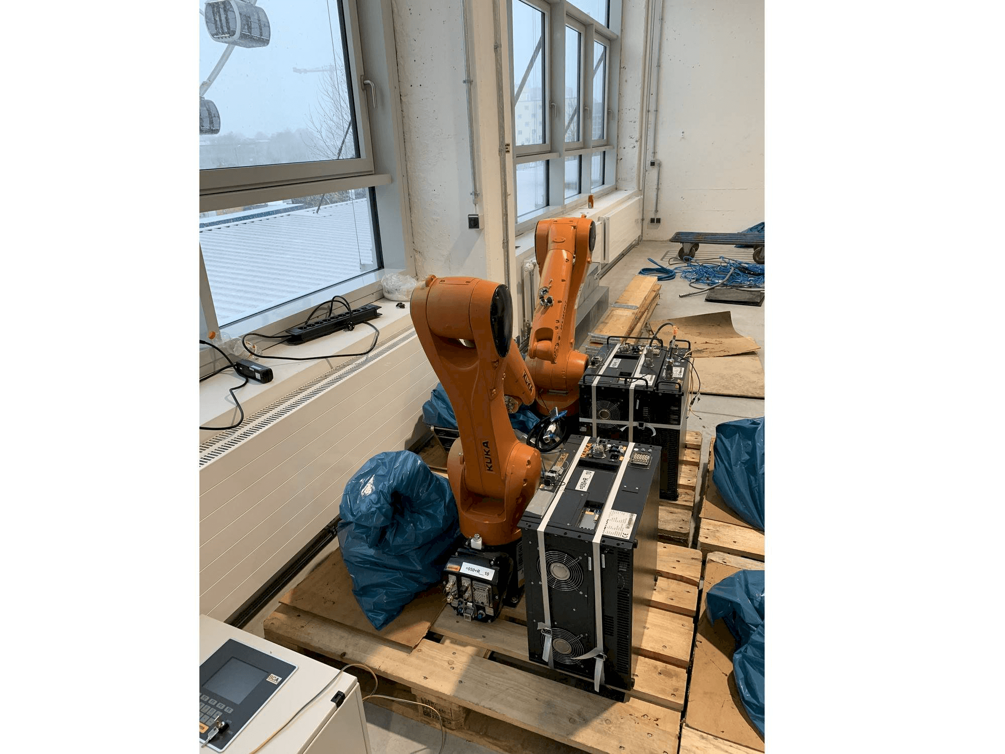 Vista Frontal da KUKA KR10 R1100 máquina