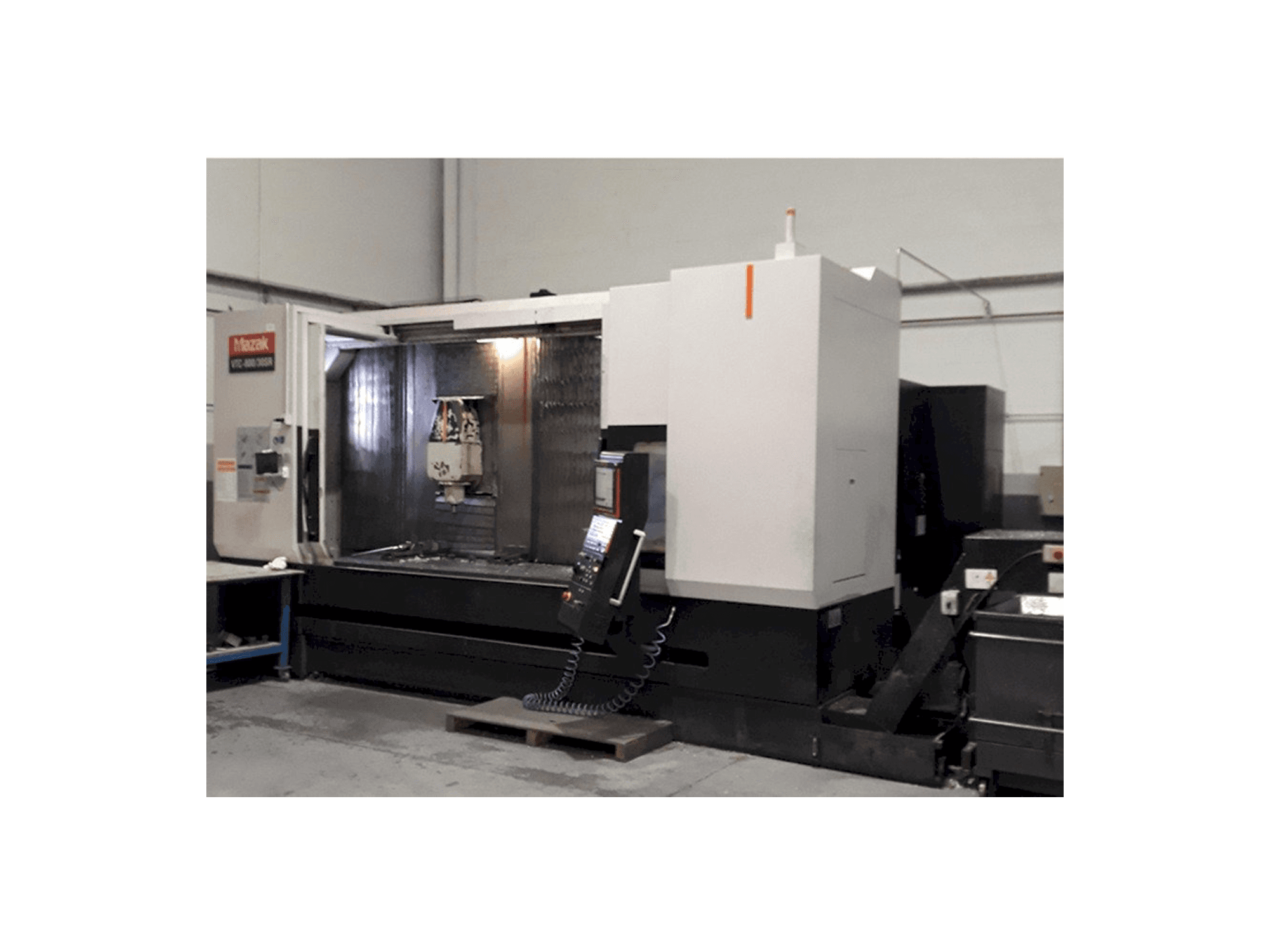 Vista Frontal da Mazak 800-30 SR máquina