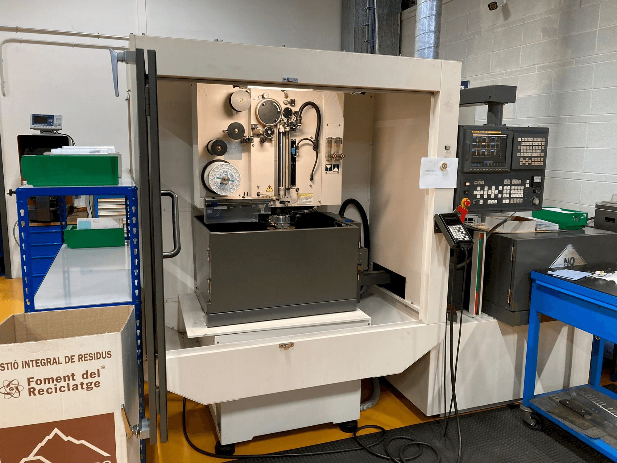 Vista Frontal da FANUC Robocut Alpha-0iA máquina