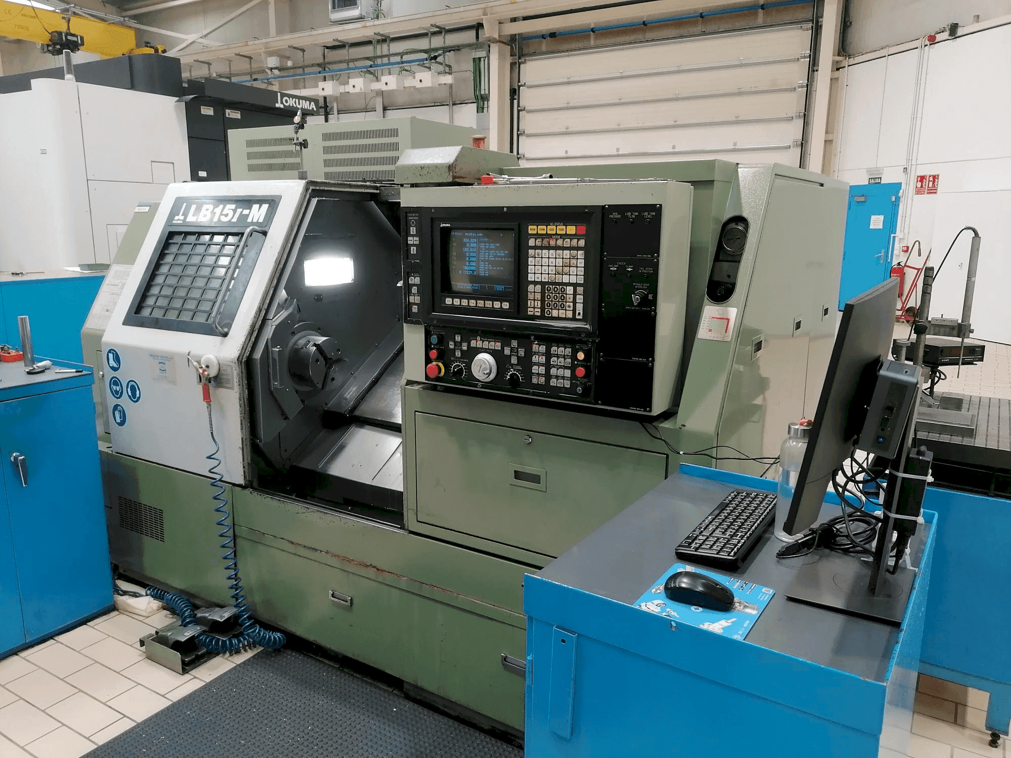 Vista Frontal da Okuma LB15-M máquina