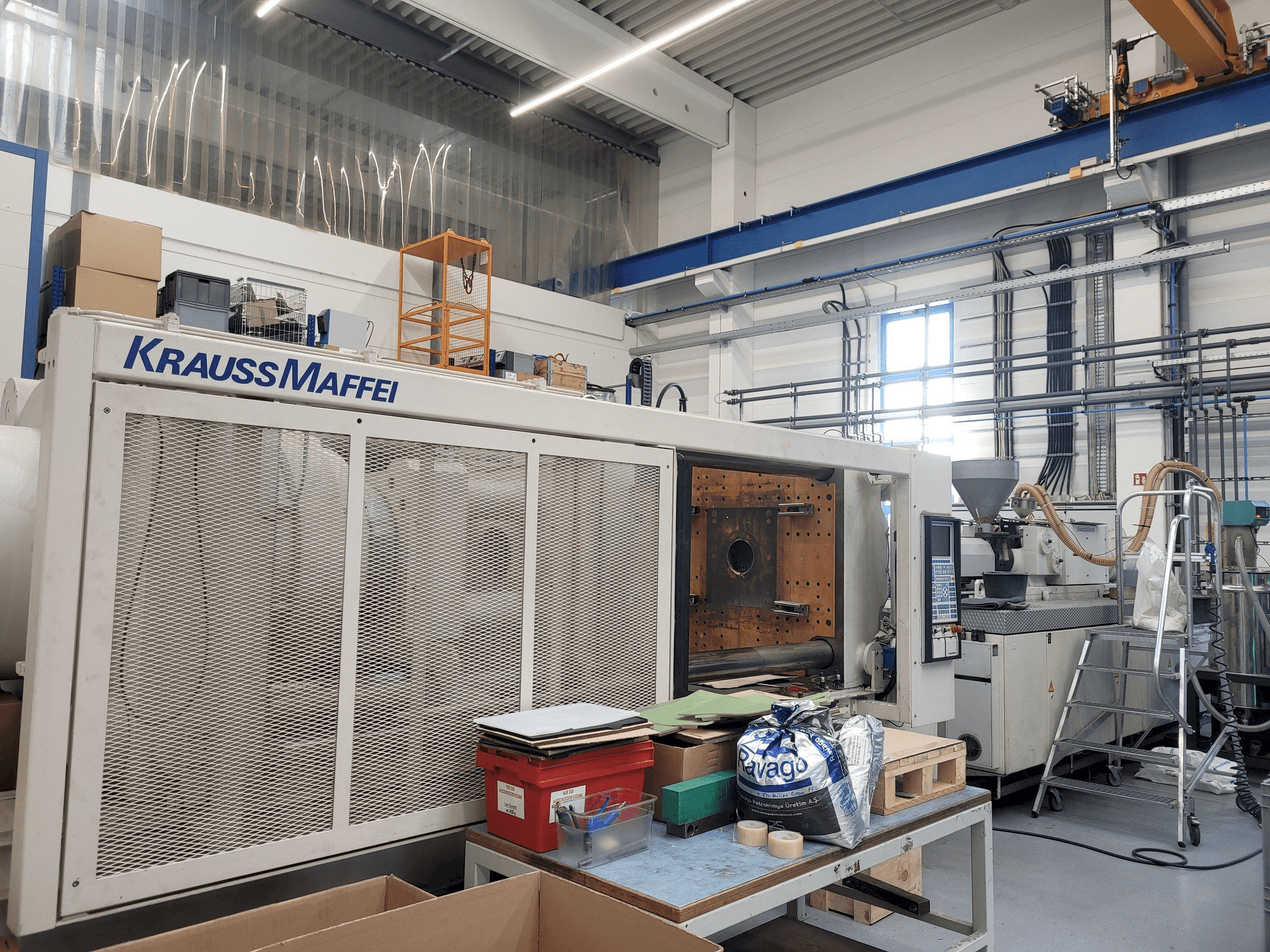 Vista Frontal da Krauss Maffei 650-4350BM-MC4 máquina