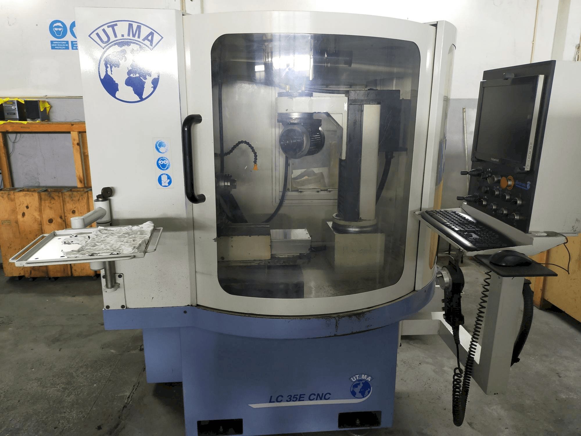 Vista Frontal da UT.MA LC 35E máquina