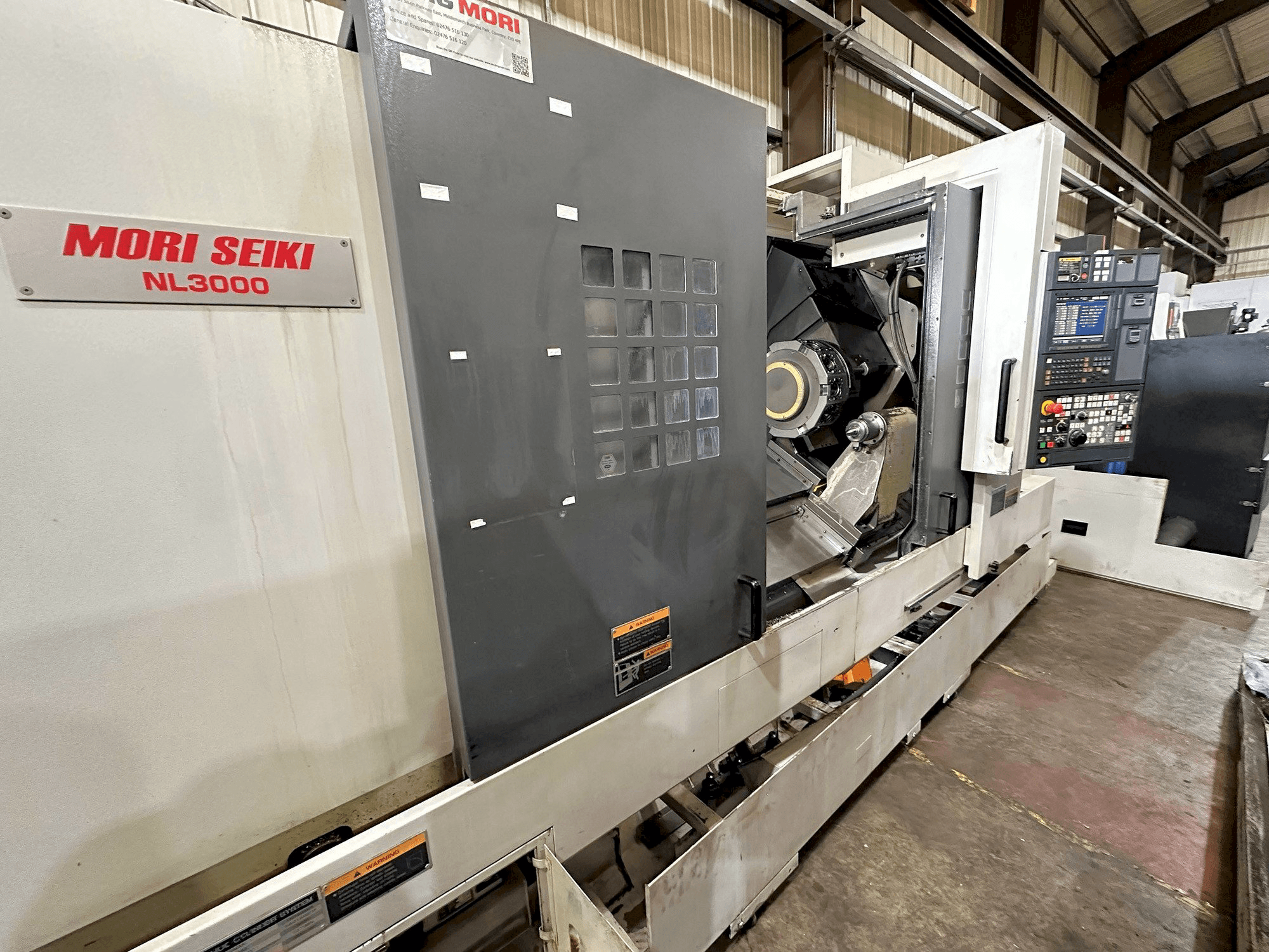 Vista Frontal da MORI SEIKI NL3000Y/1250 máquina